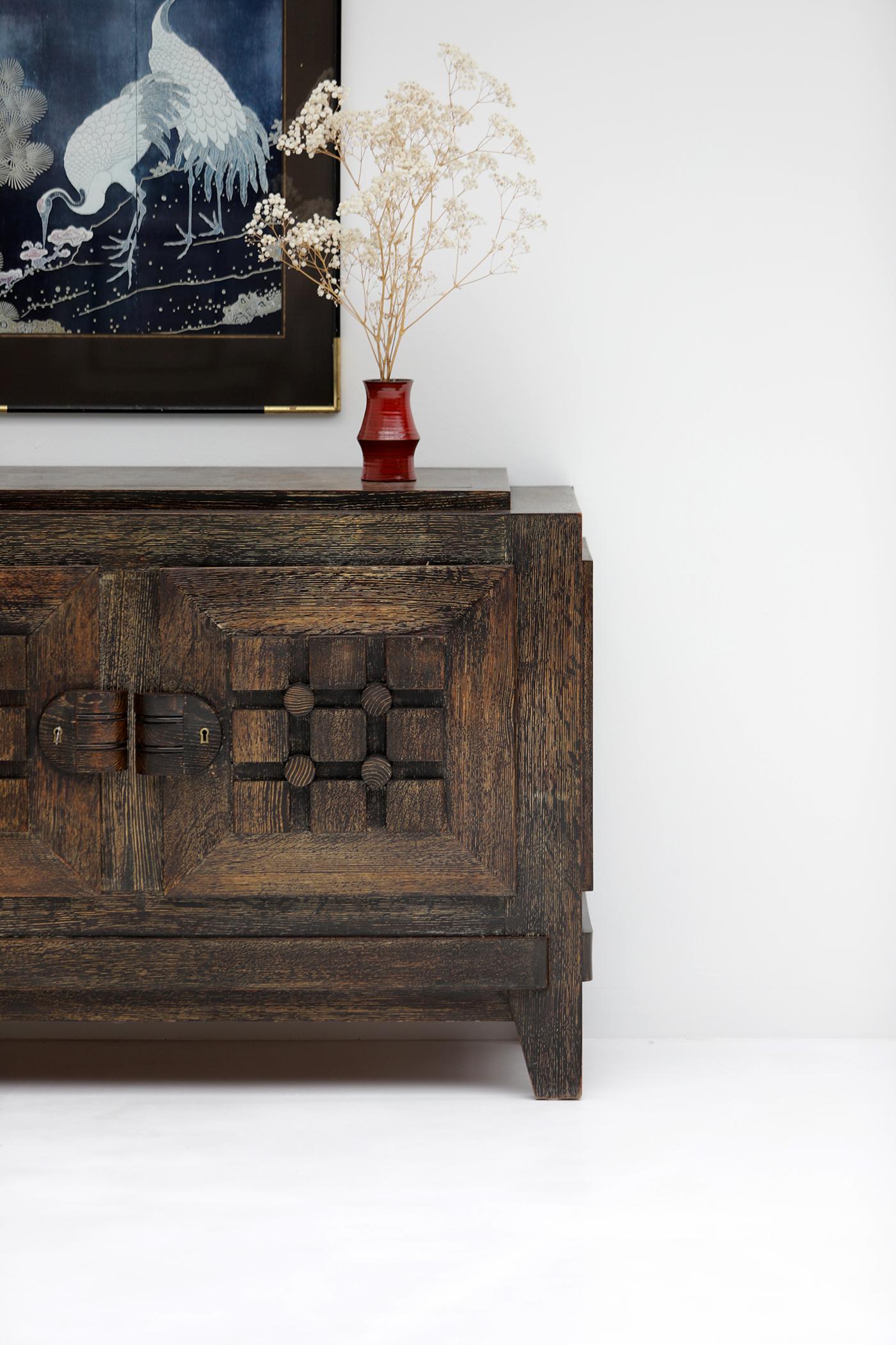 French Art Deco cabinet with graphic patterned doors 1940s, brutalist In Good Condition For Sale In Antwerpen, Antwerp