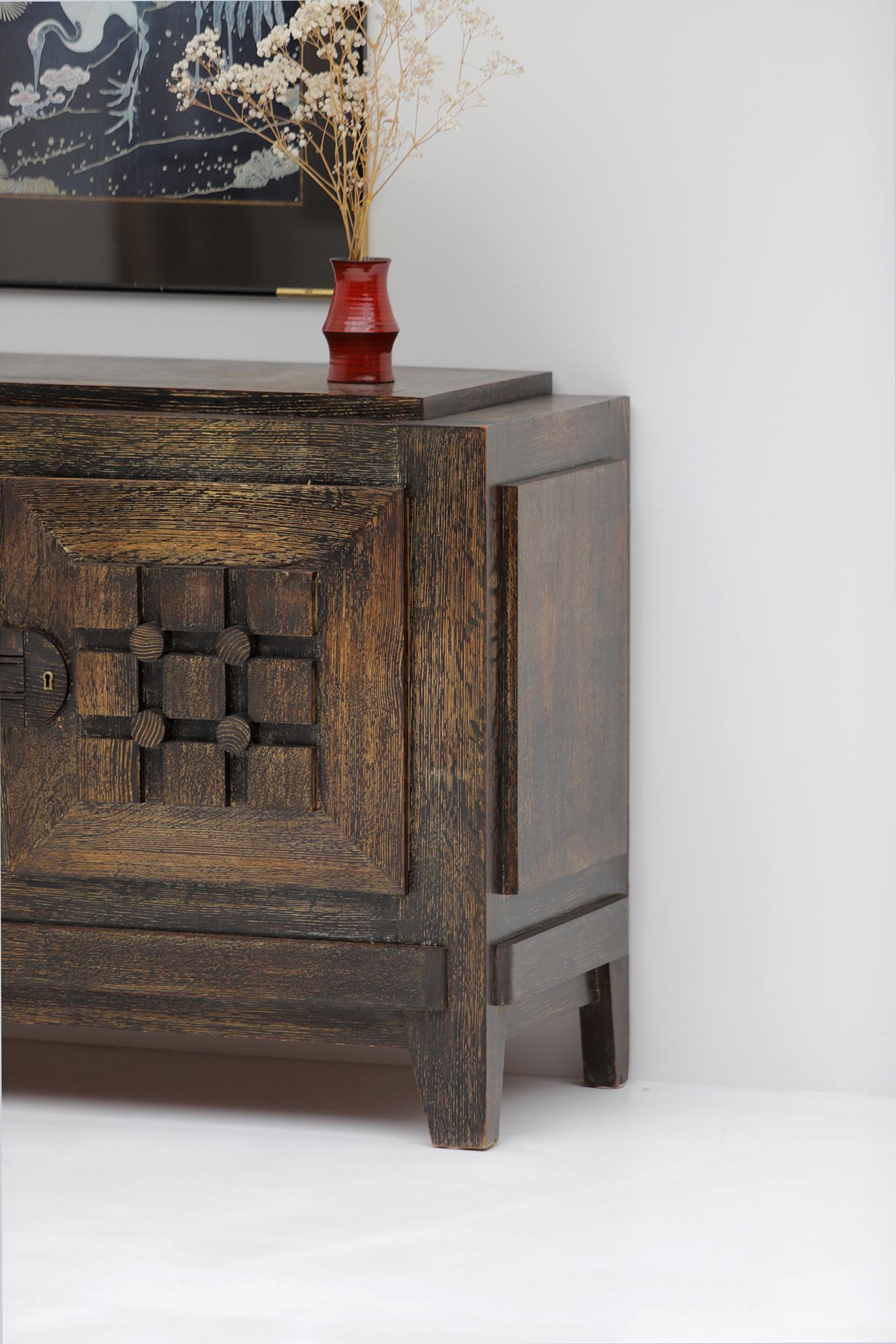 French Art Deco cabinet with graphic patterned doors 1940s, brutalist For Sale 1