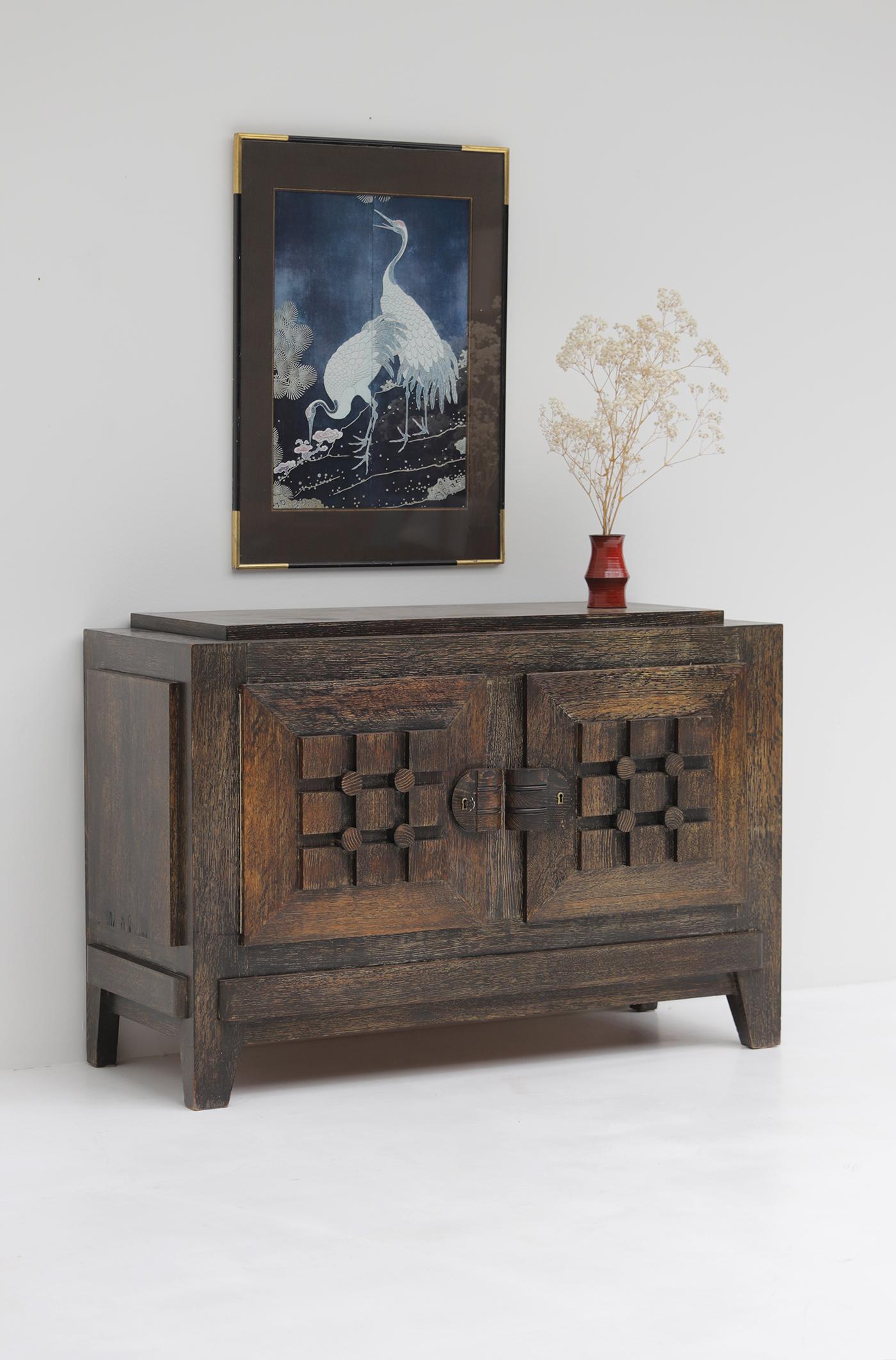 French Art Deco cabinet with graphic patterned doors 1940s, brutalist For Sale 2