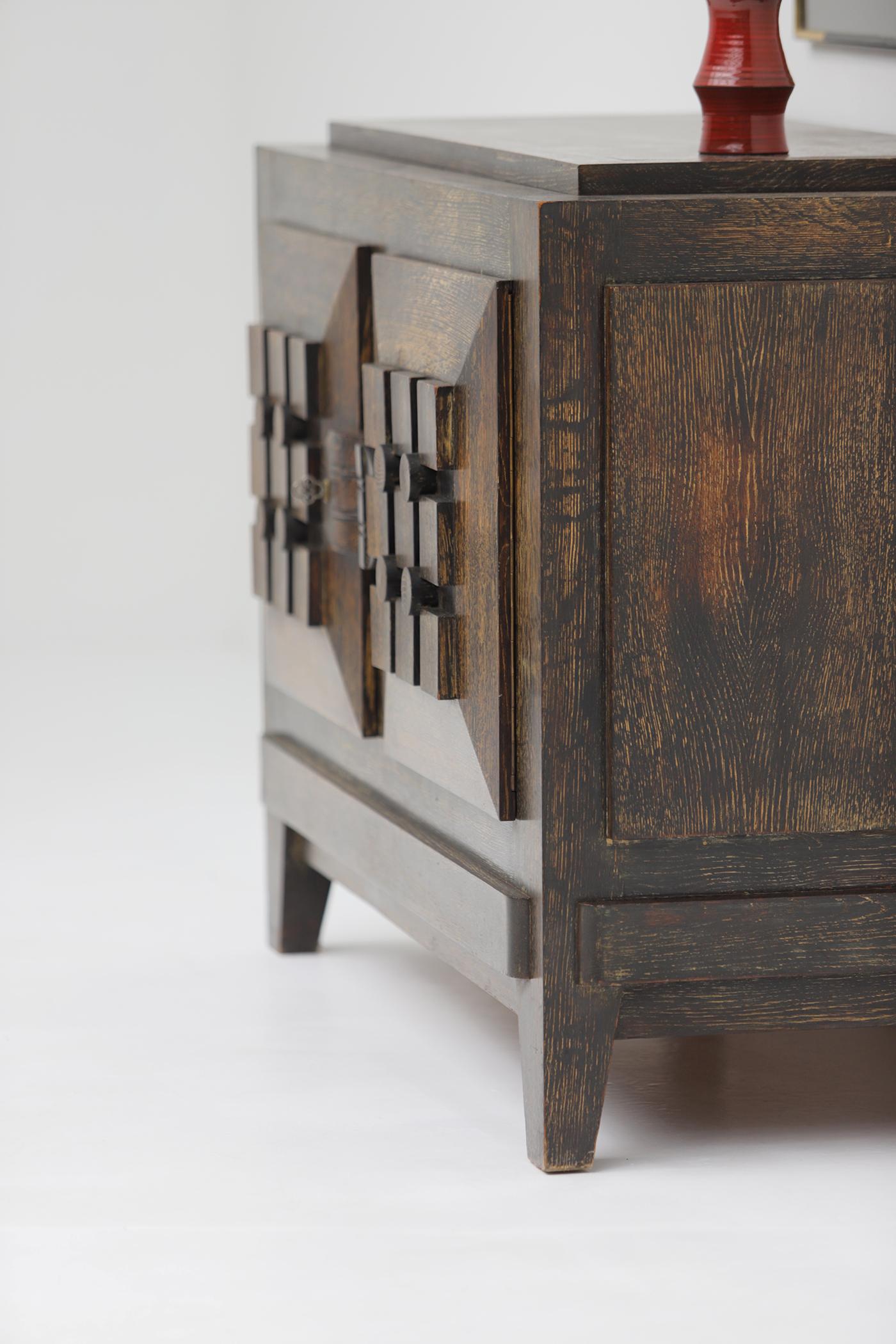 French Art Deco cabinet with graphic patterned doors 1940s, brutalist For Sale 4