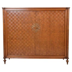 Cabinet Art Déco français avec placage de marqueterie, attribué à Jules Leleu
