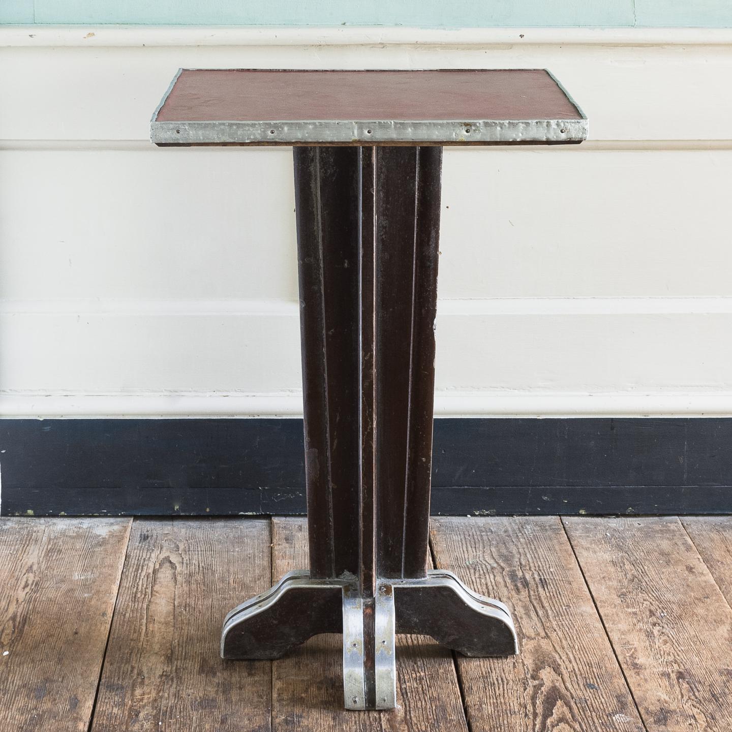 French Art Deco Café Tables (Französisch)