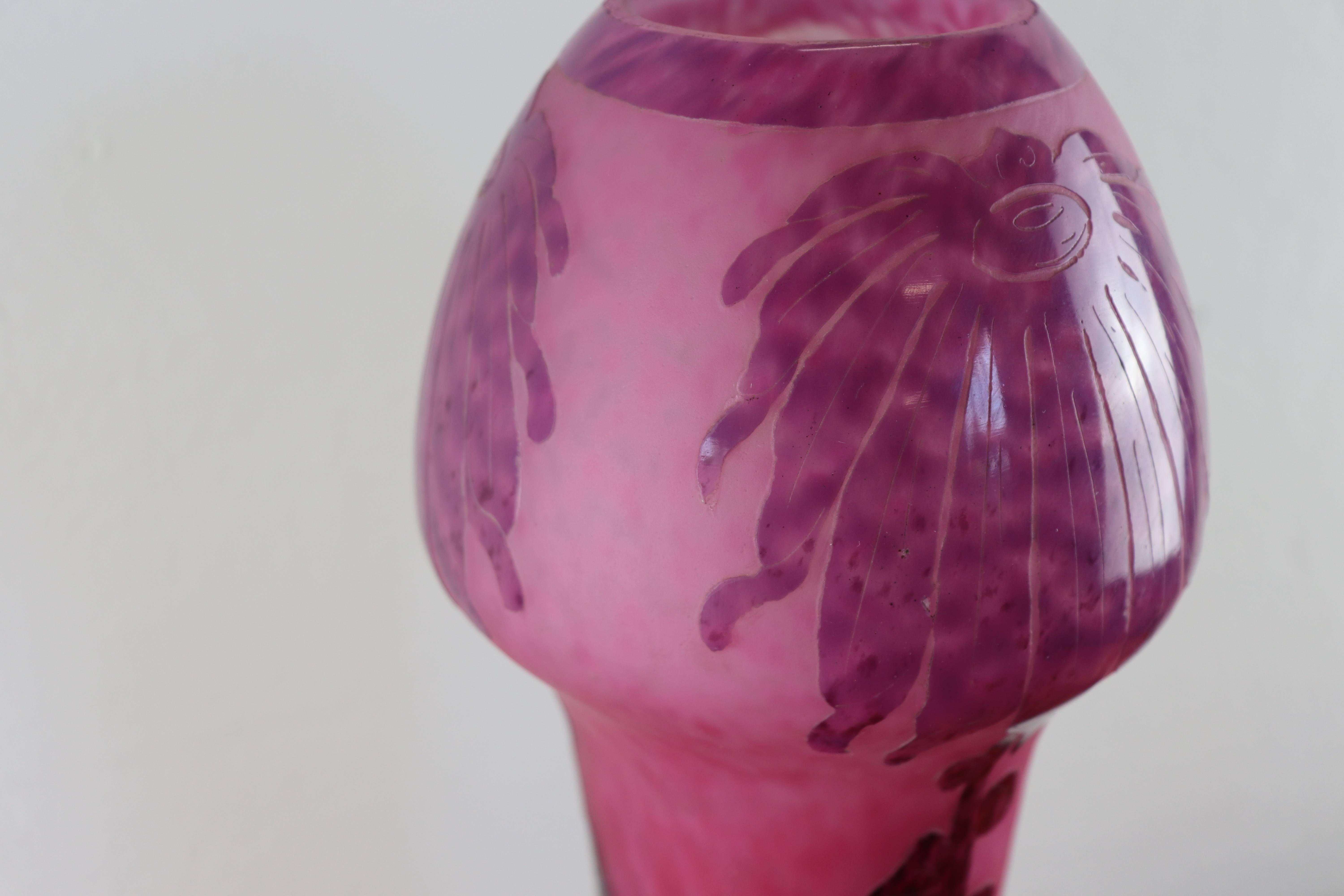French Art Deco Cameo Lilac Vase Le Verre Français, Dahlia Series In Good Condition In Casale Monferrato, IT