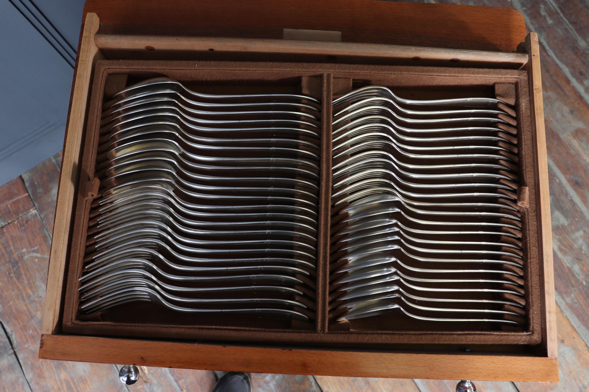 French Art Deco Canteen of Silver Plate Cutlery For Sale 9