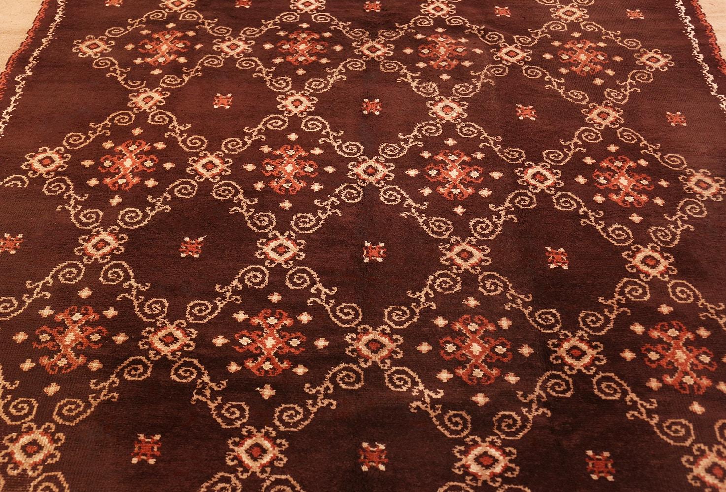 French Art Deco Carpet by Kinheim. Size: 7 ft 4 in x 10 ft (2.24 m x 3.05 m) In Good Condition In New York, NY