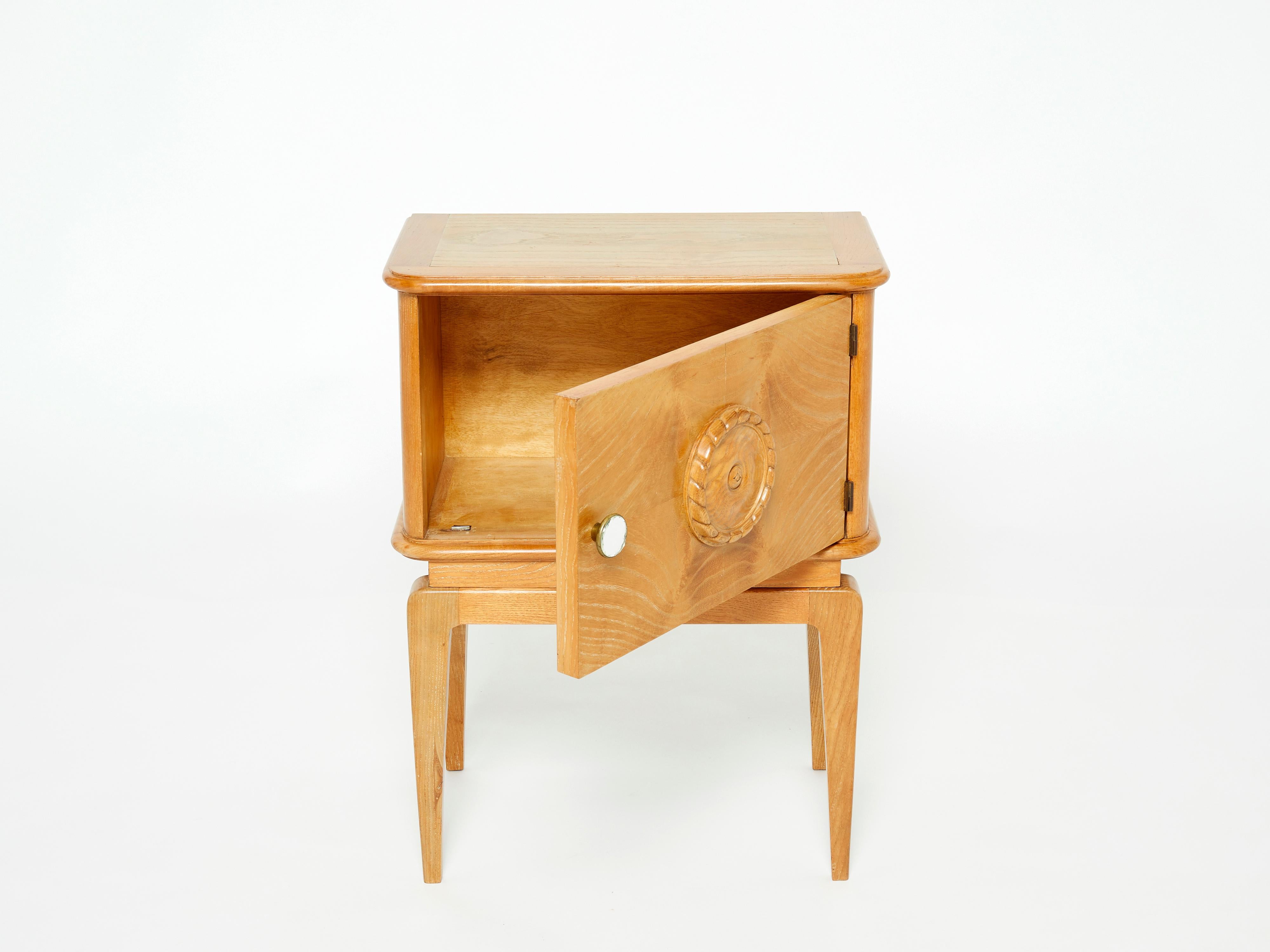 French Art Deco Carved Ash Wood Nightstand, 1940s In Good Condition For Sale In Paris, IDF