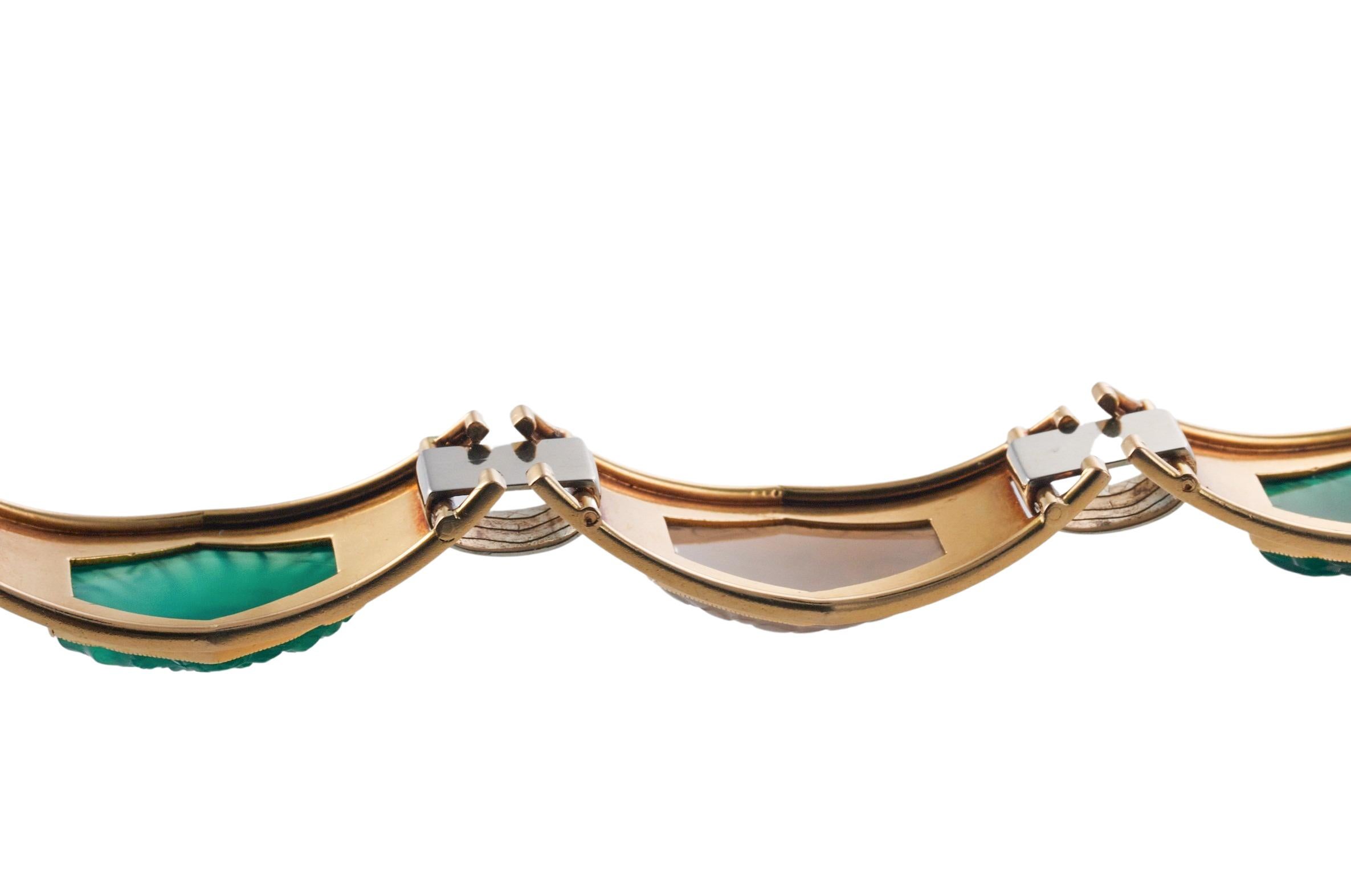 French Art Deco Carved Chrysoprase Chalcedony Gold and Enamel Bracelet For Sale 2