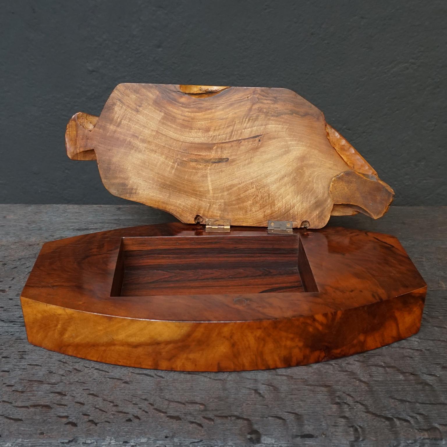 French Art Deco Carved Love Doves Oak, Walnut and Rosewood Box Signed R.Vidal For Sale 5