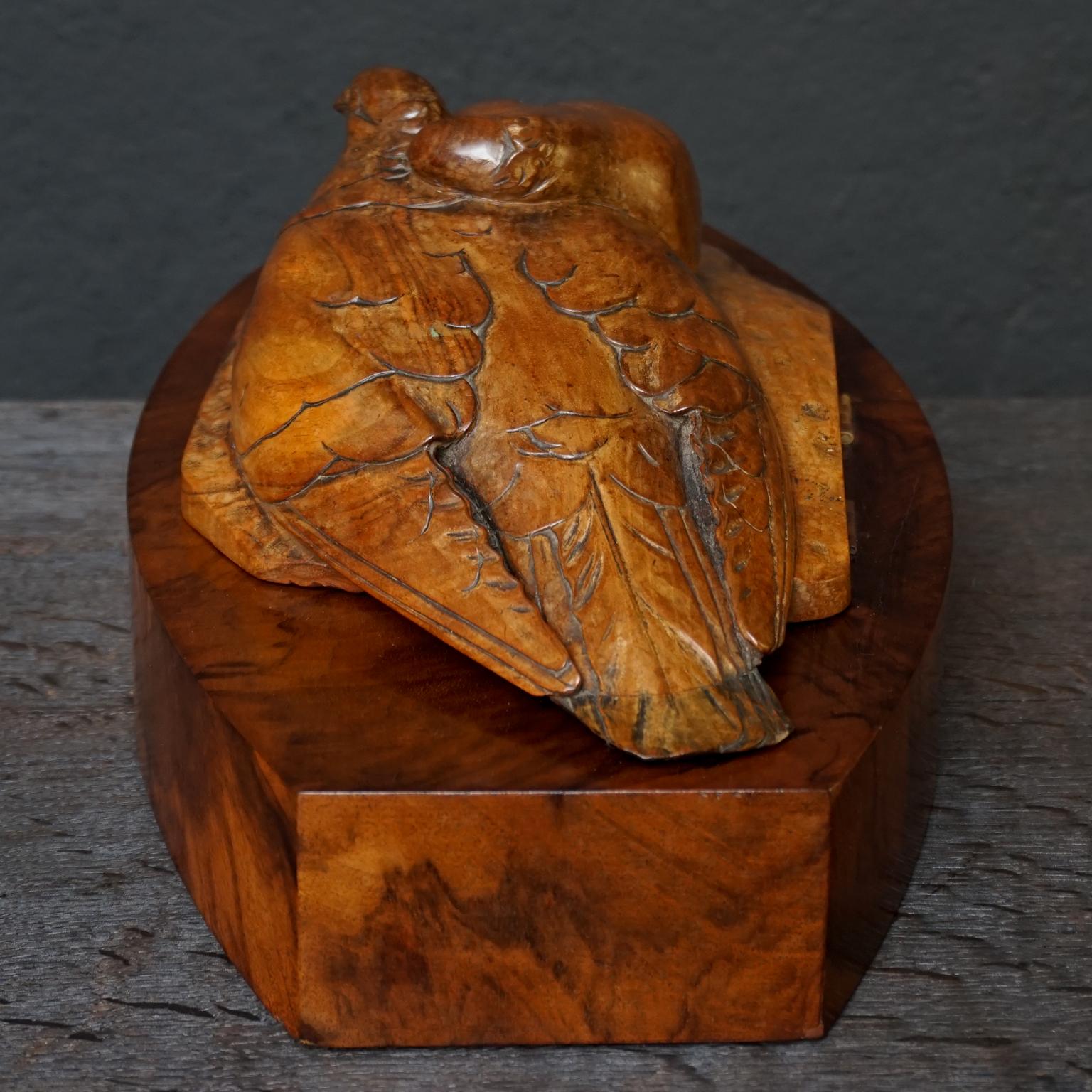 French Art Deco Carved Love Doves Oak, Walnut and Rosewood Box Signed R.Vidal In Good Condition For Sale In Haarlem, NL