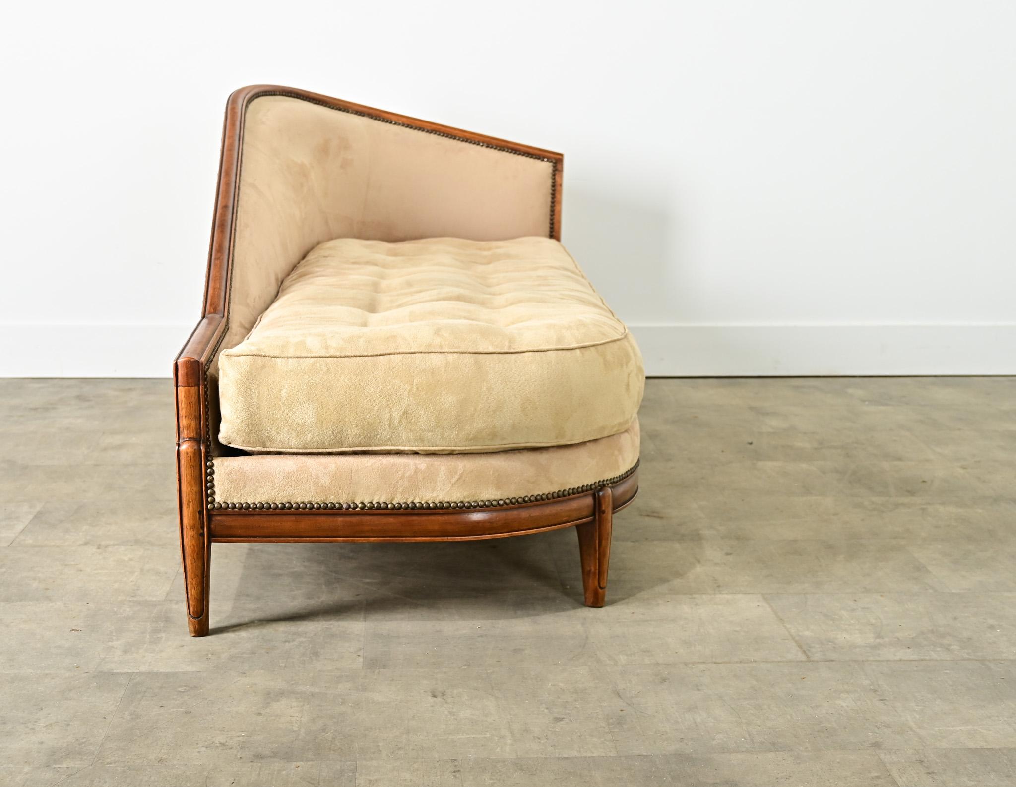 Chaise francese Art Carved in noce intagliato In condizioni buone in vendita a Baton Rouge, LA