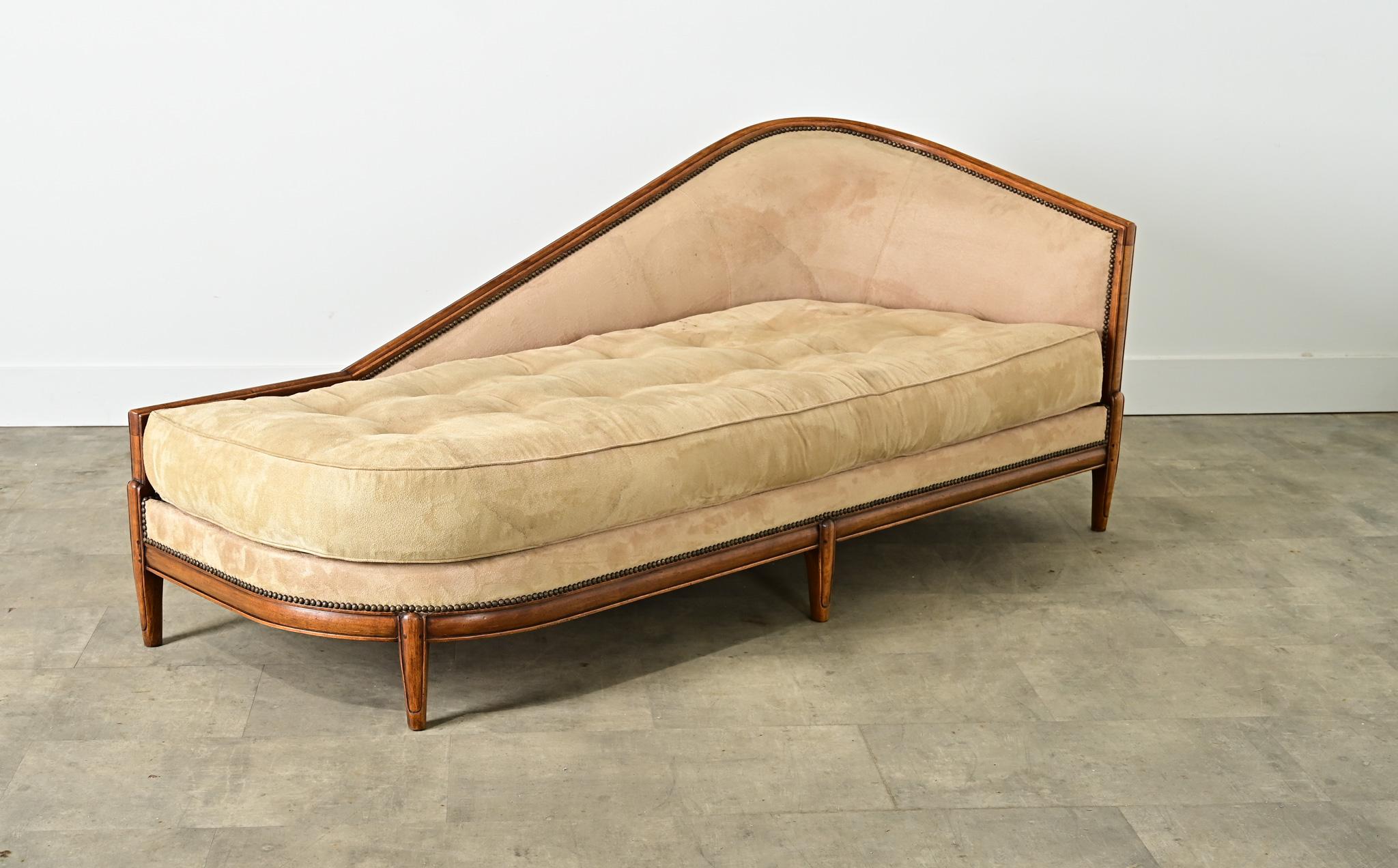 Tessile Chaise francese Art Carved in noce intagliato in vendita