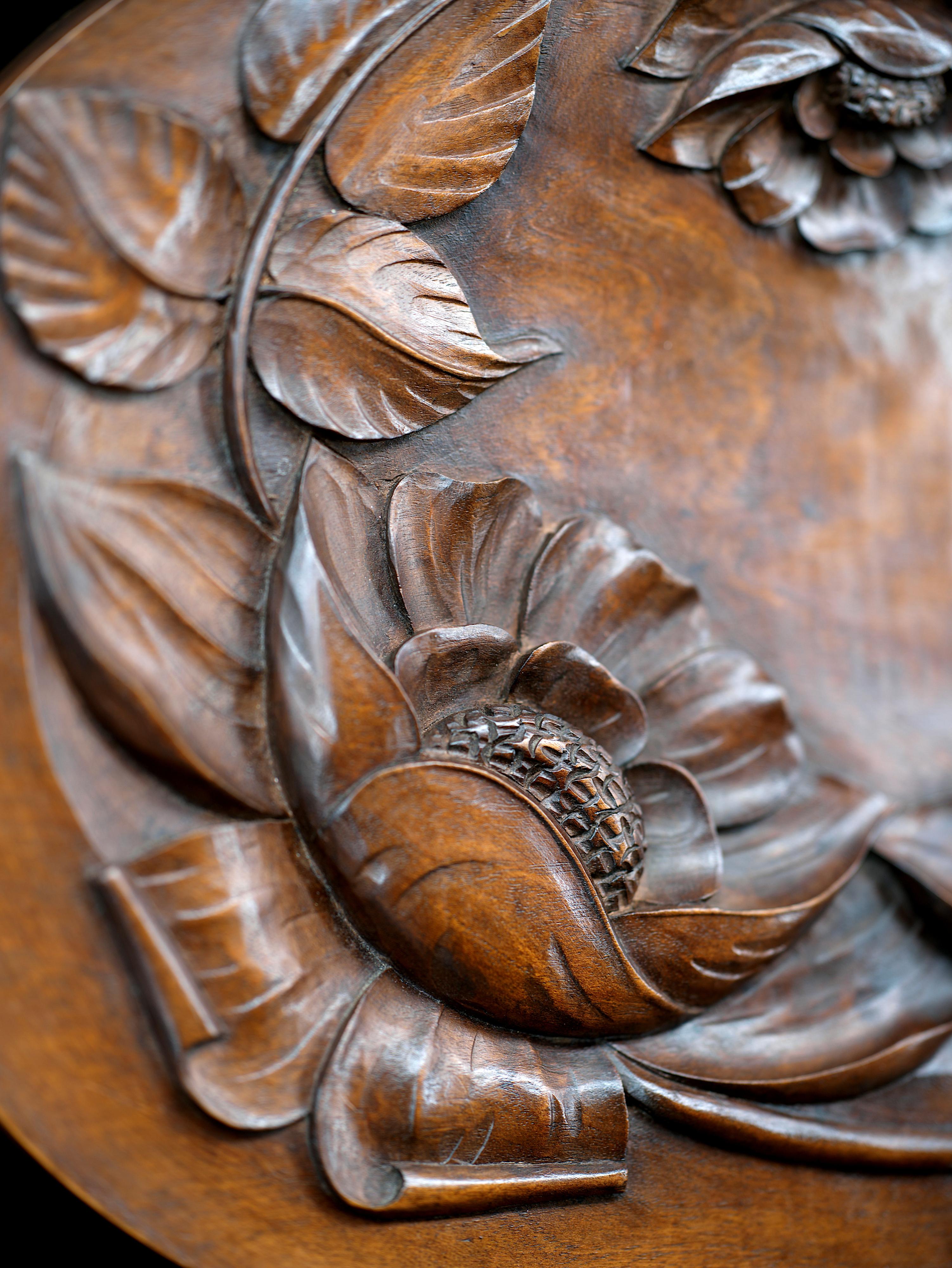 Französisch Art Deco geschnitzt Nussbaum Obst Tablett 1920 im Angebot 1