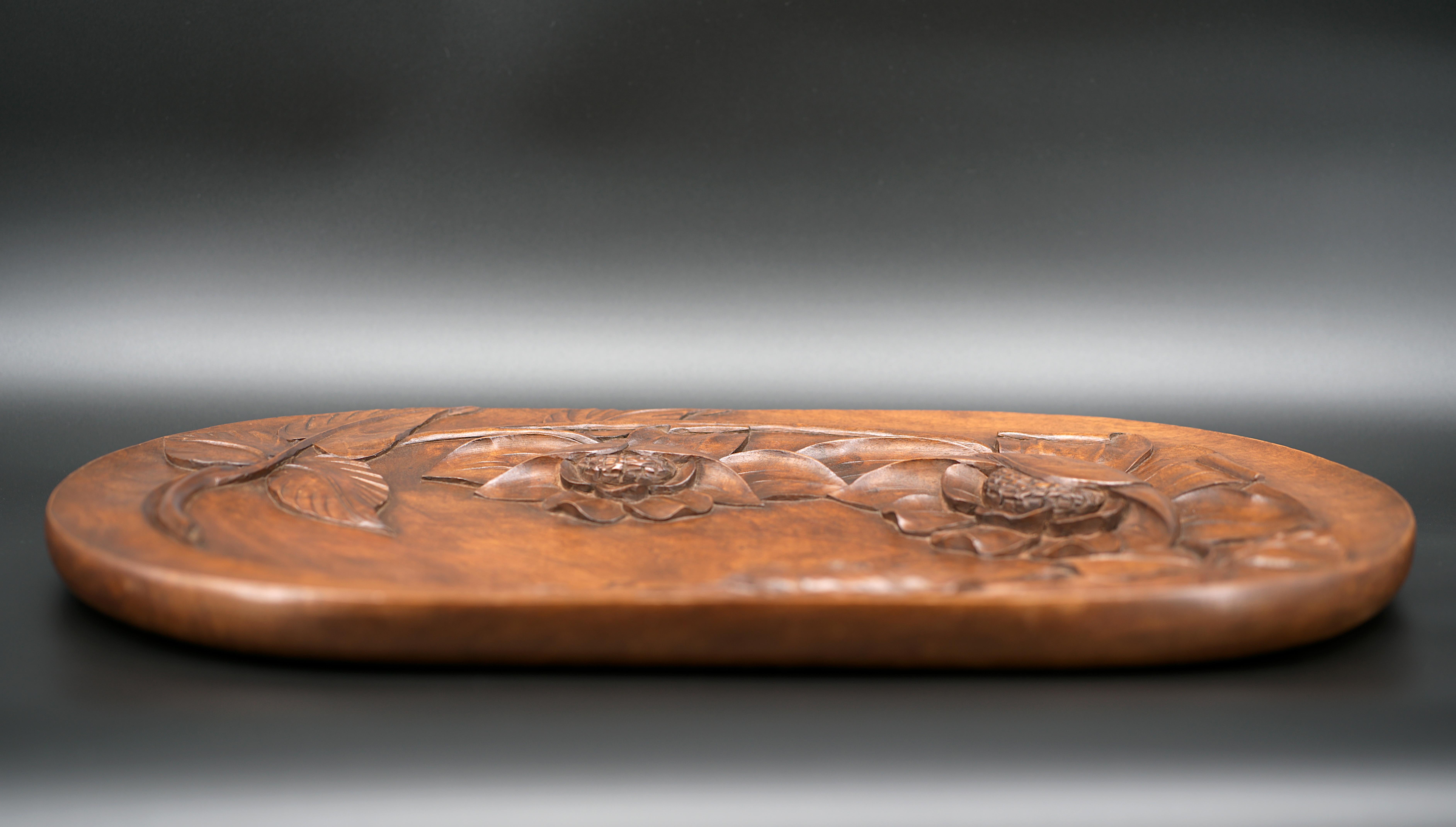 French Art Deco Carved Walnut Fruit Tray, 1930s For Sale 5