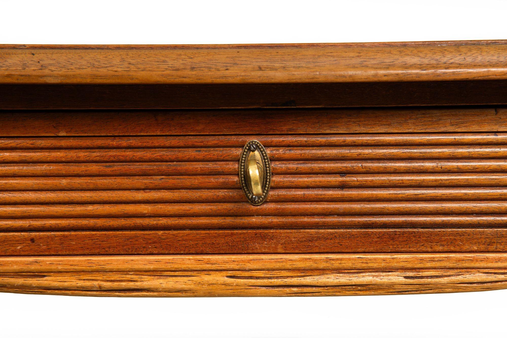 Französisch Art Deco geschnitzt Nussbaum Leder Bureau Plat Schreibtisch ca. 1940 im Angebot 6
