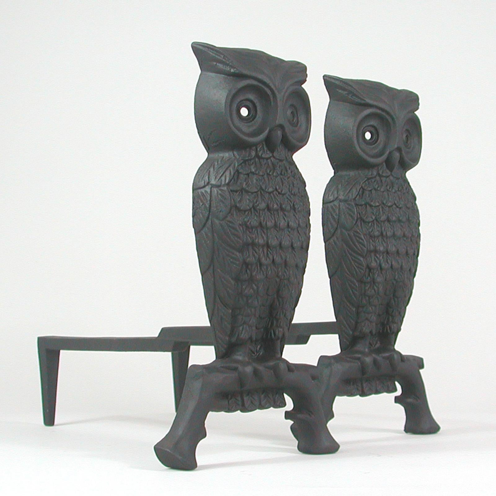 These unusual sculptural owl fire dogs were designed and manufactured in France during the Art Deco period 1920s to 1930s. Beautiful details and a lovely patina of age.

Very good vintage condition.