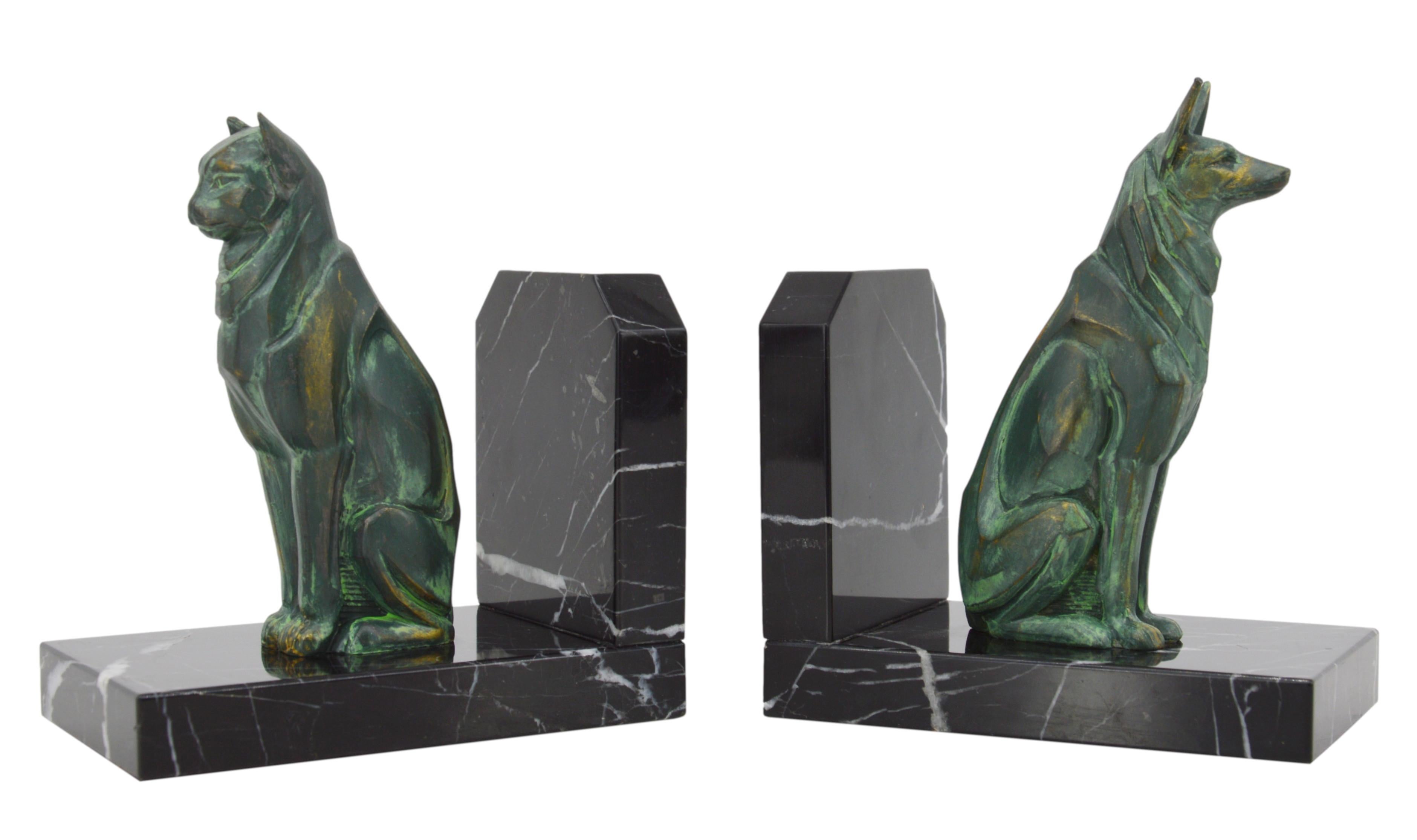 French Art Deco bookends, France, ca.1930. Cat and dog. The Art Deco spirit at its best. A discreet cubism underlines the perfect lines of our two friends. Spelter and marble. Each - Height: 5.8