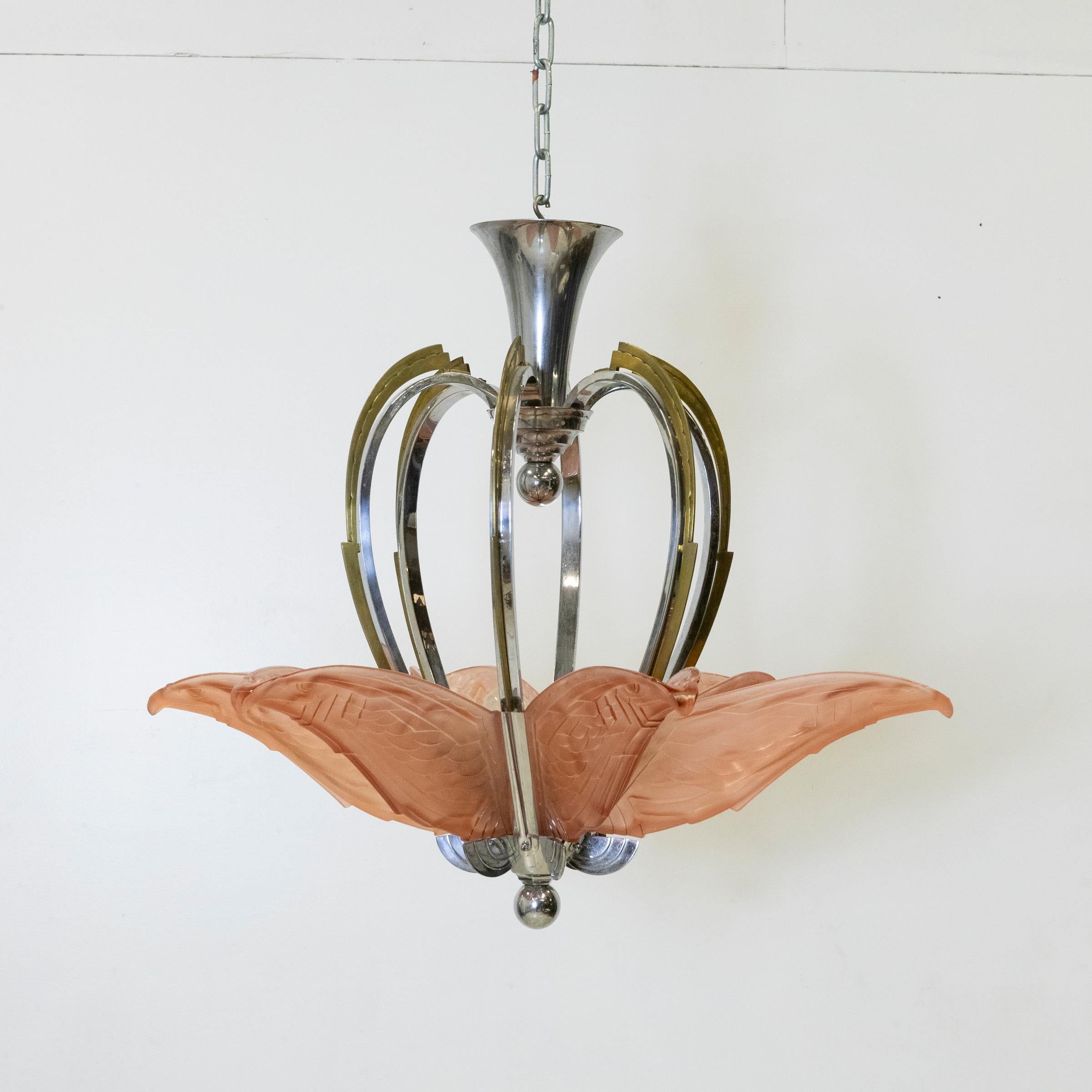 Art Déco Lampadario da soffitto in stile Art Deco francese con vetro rosa in vendita