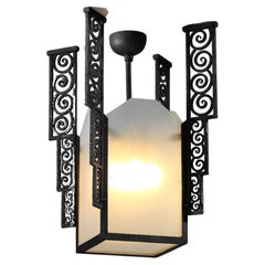 Lámpara de techo francesa Art Déco de hierro forjado y placa de cristal
