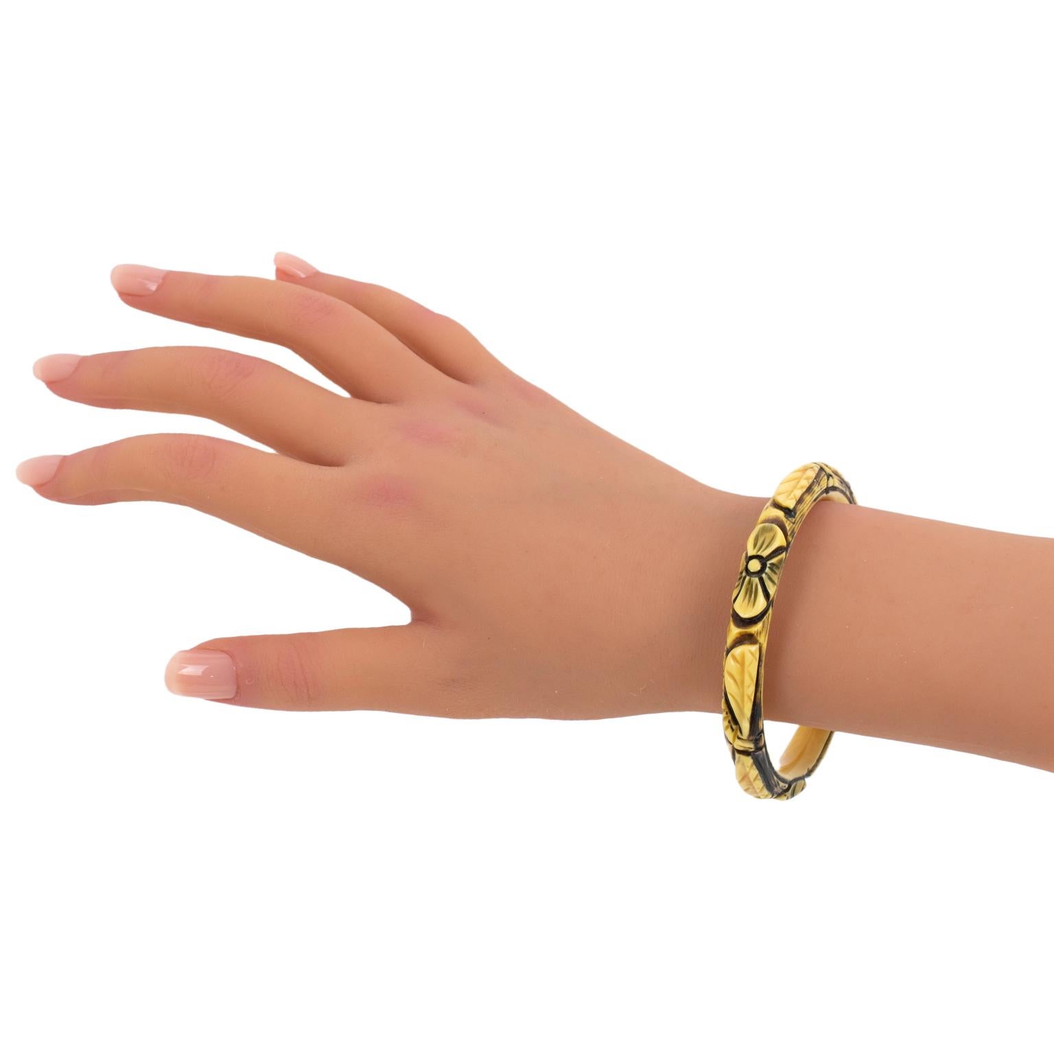 Bracciale Bangle in celluloide con intagli geometrici e floreali in vendita 3