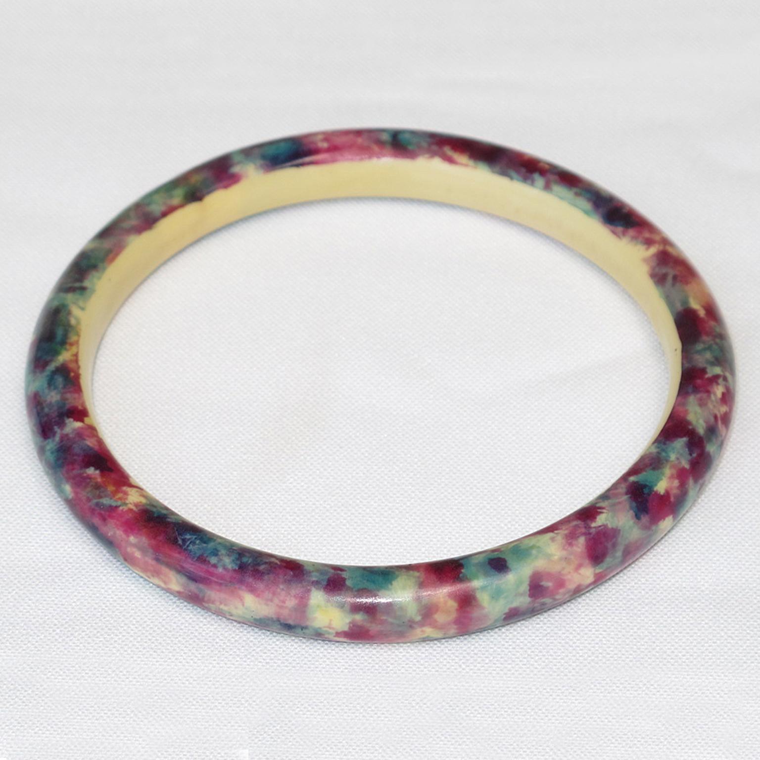 A striking 1920s French Art Deco celluloid bracelet bangle. It features a light hollow tube shape with a sponge paint application design all around the bracelet. 
The hollow bracelet technique is an ancient technique applied to jewelry at the turn