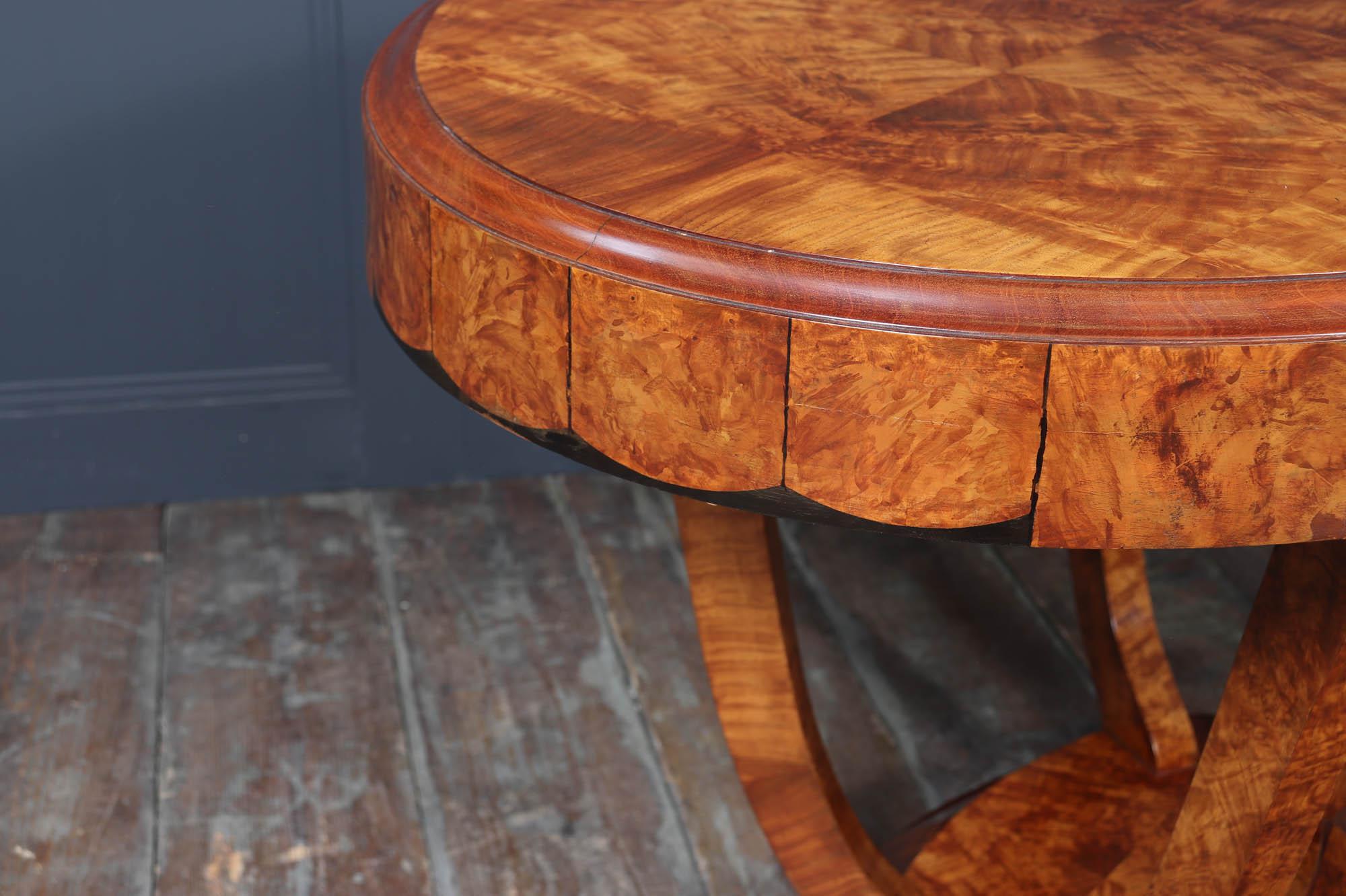 Mesa de centro francesa Art Déco en Amboyna c1925 en venta 9