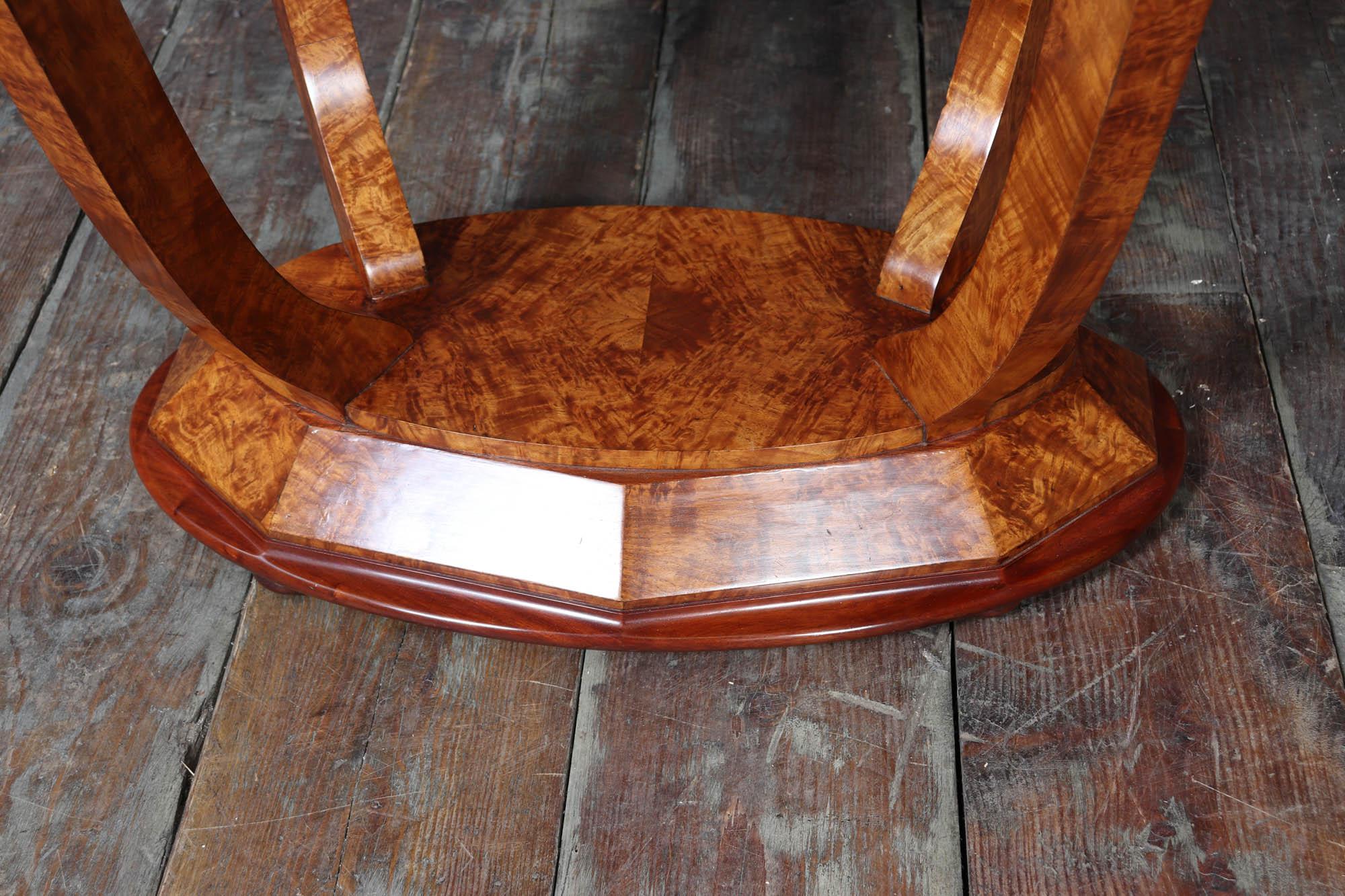 Mesa de centro francesa Art Déco en Amboyna c1925 Amboina en venta