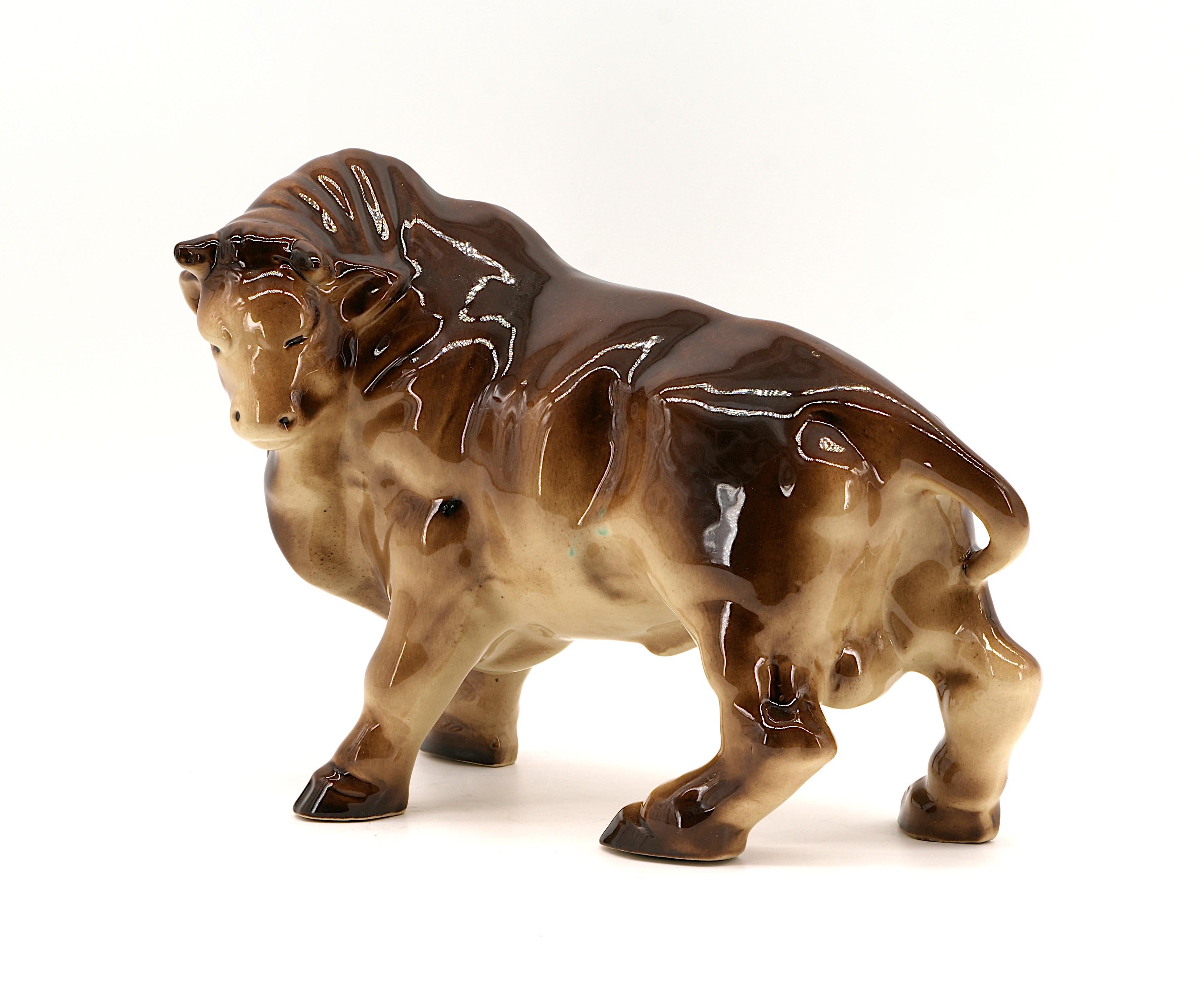 Art Déco Toro francese in ceramica Art Deco 1920 in vendita