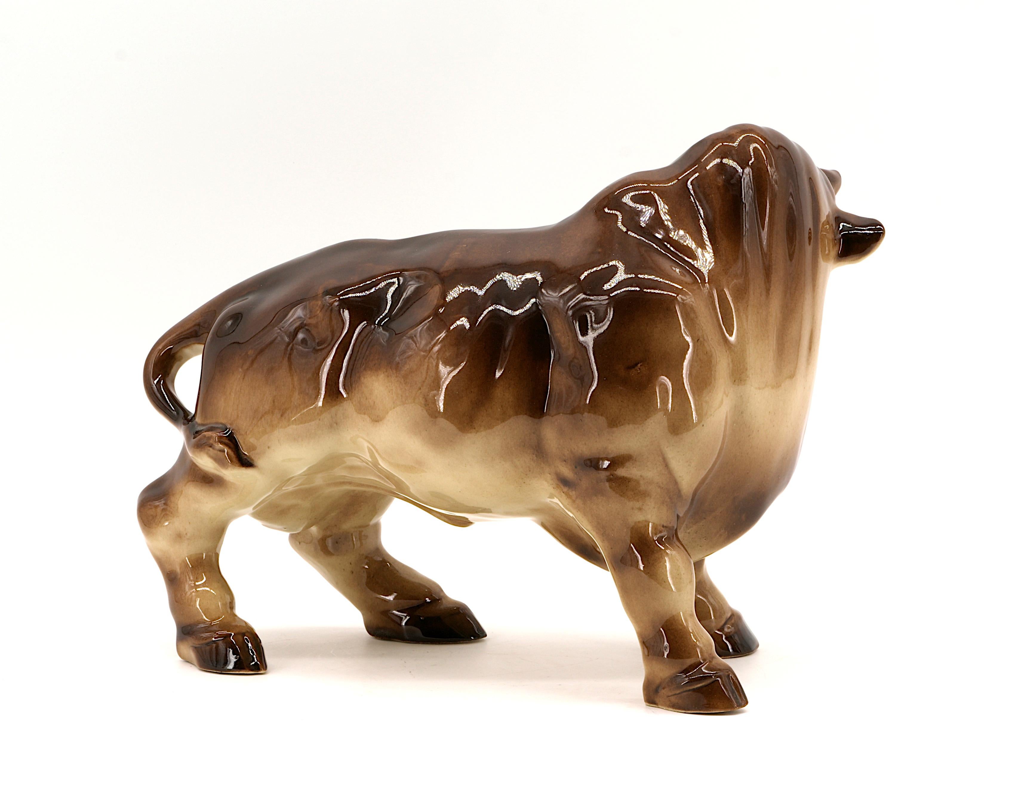 Toro francese in ceramica Art Deco 1920 In condizioni ottime in vendita a Saint-Amans-des-Cots, FR