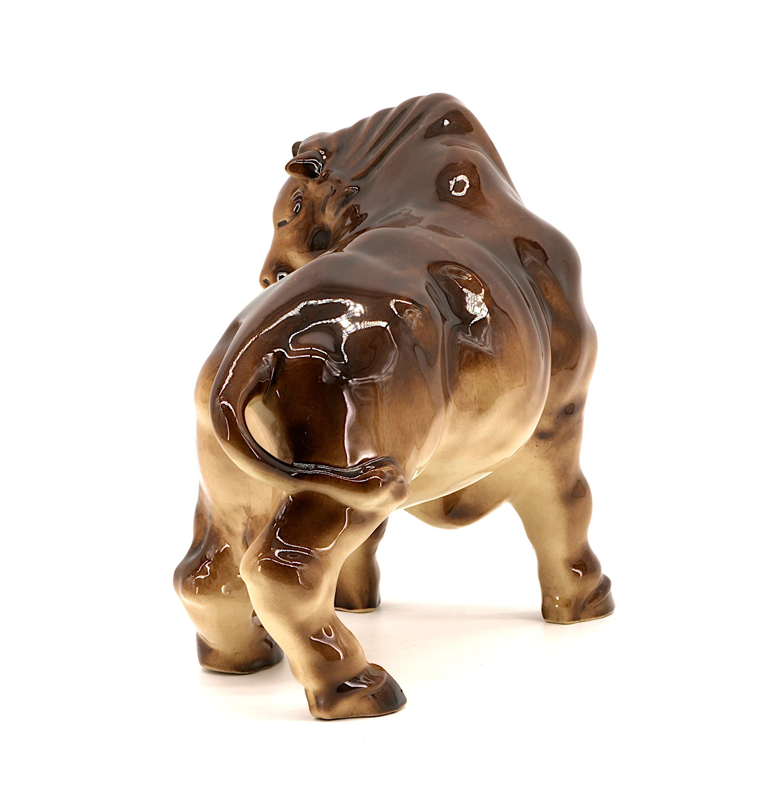 Inizio XX secolo Toro francese in ceramica Art Deco 1920 in vendita