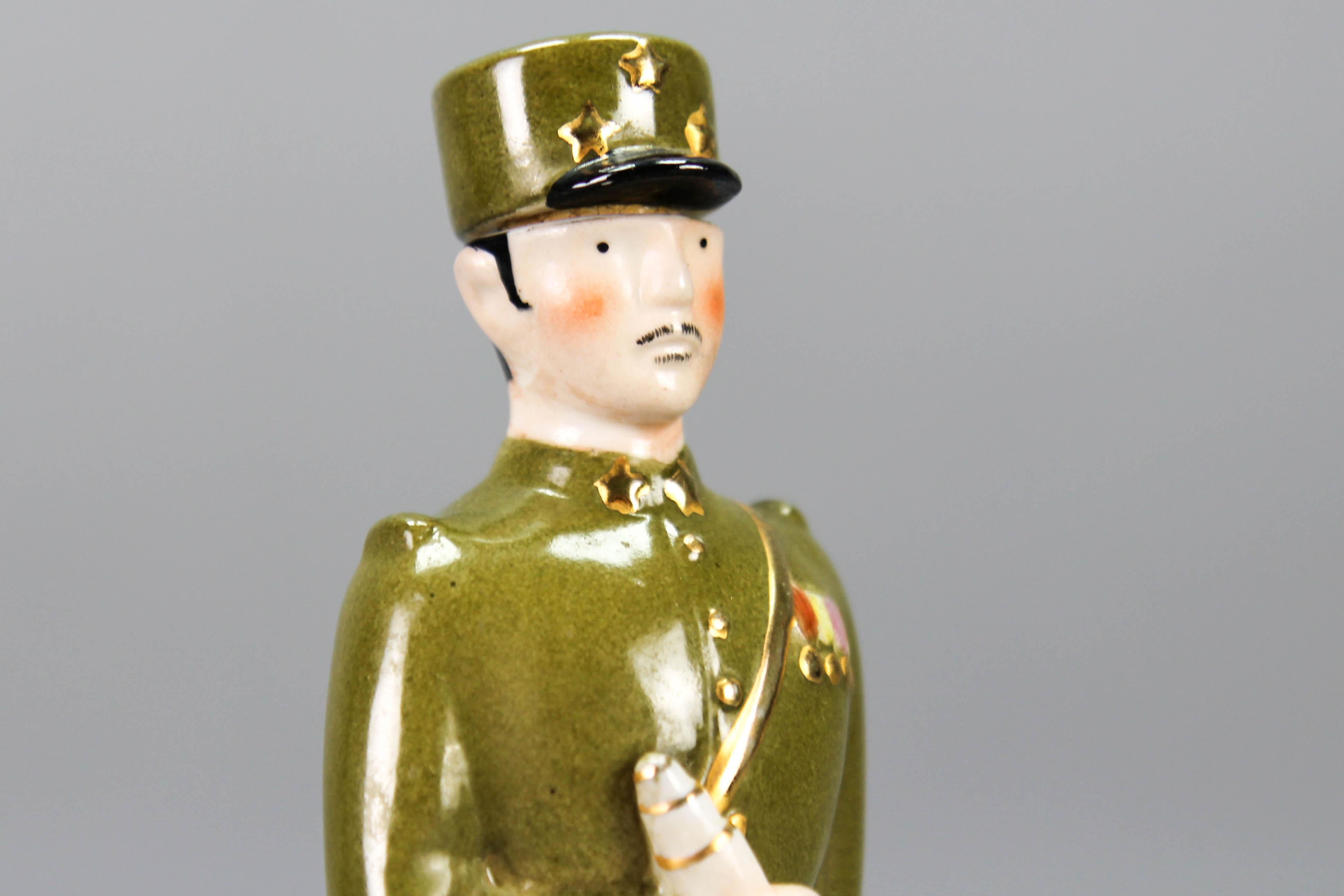  French Art Deco Ceramic Figural Bottle Brigadier General by Robj Paris, 1920s In Good Condition In Barntrup, DE