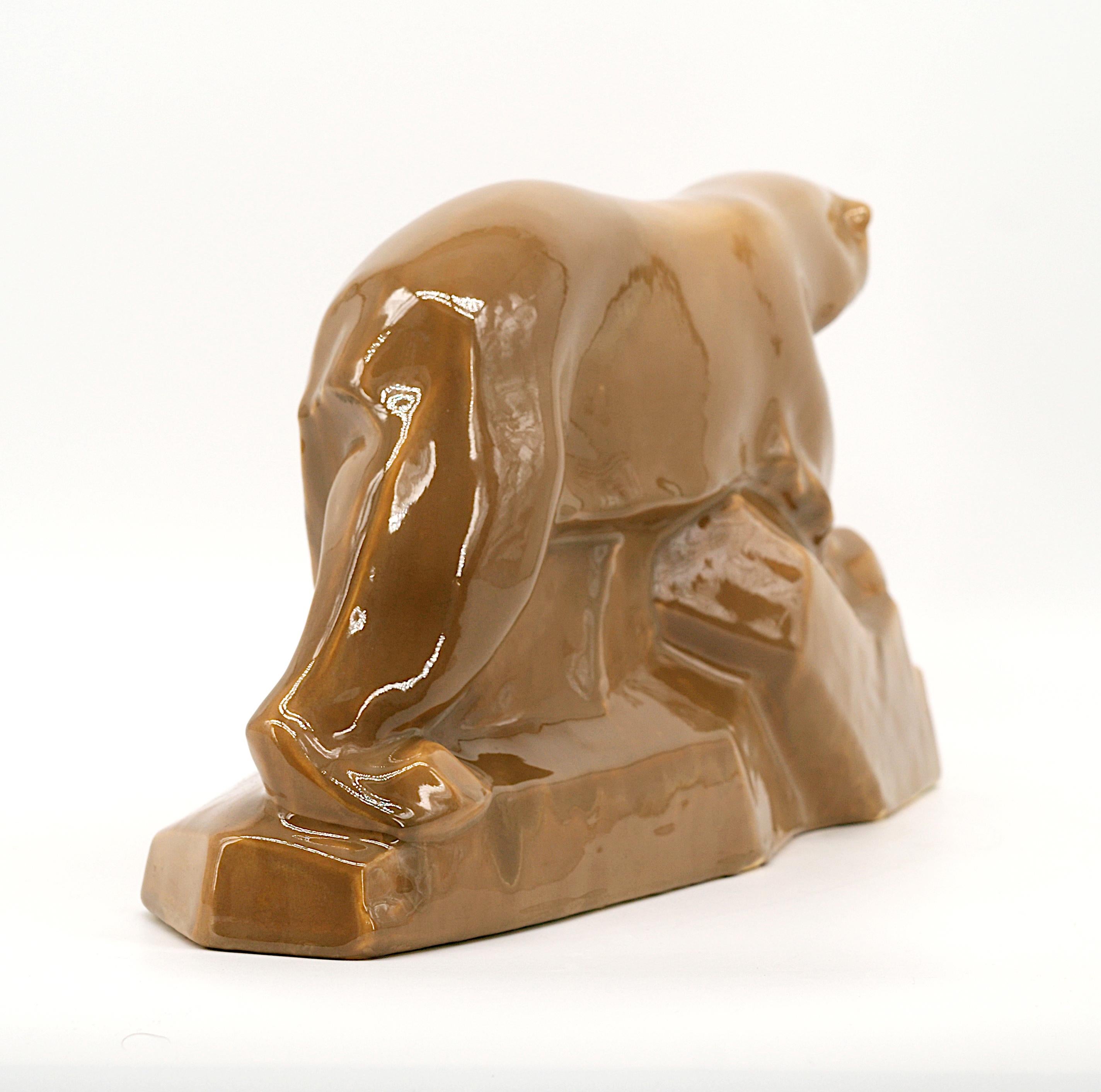 Milieu du XXe siècle L'ours polaire en céramique Art déco français, années 1930 en vente