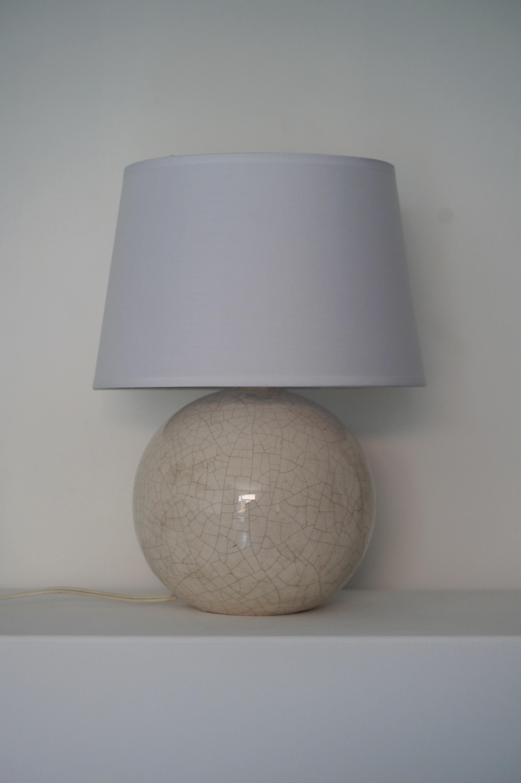 French Art Deco Ceramic Table Lamp in the style of Jean Besnard & J.E. Ruhlmann.
Made in France in the 1930s.

1x B22 socket, french plug.