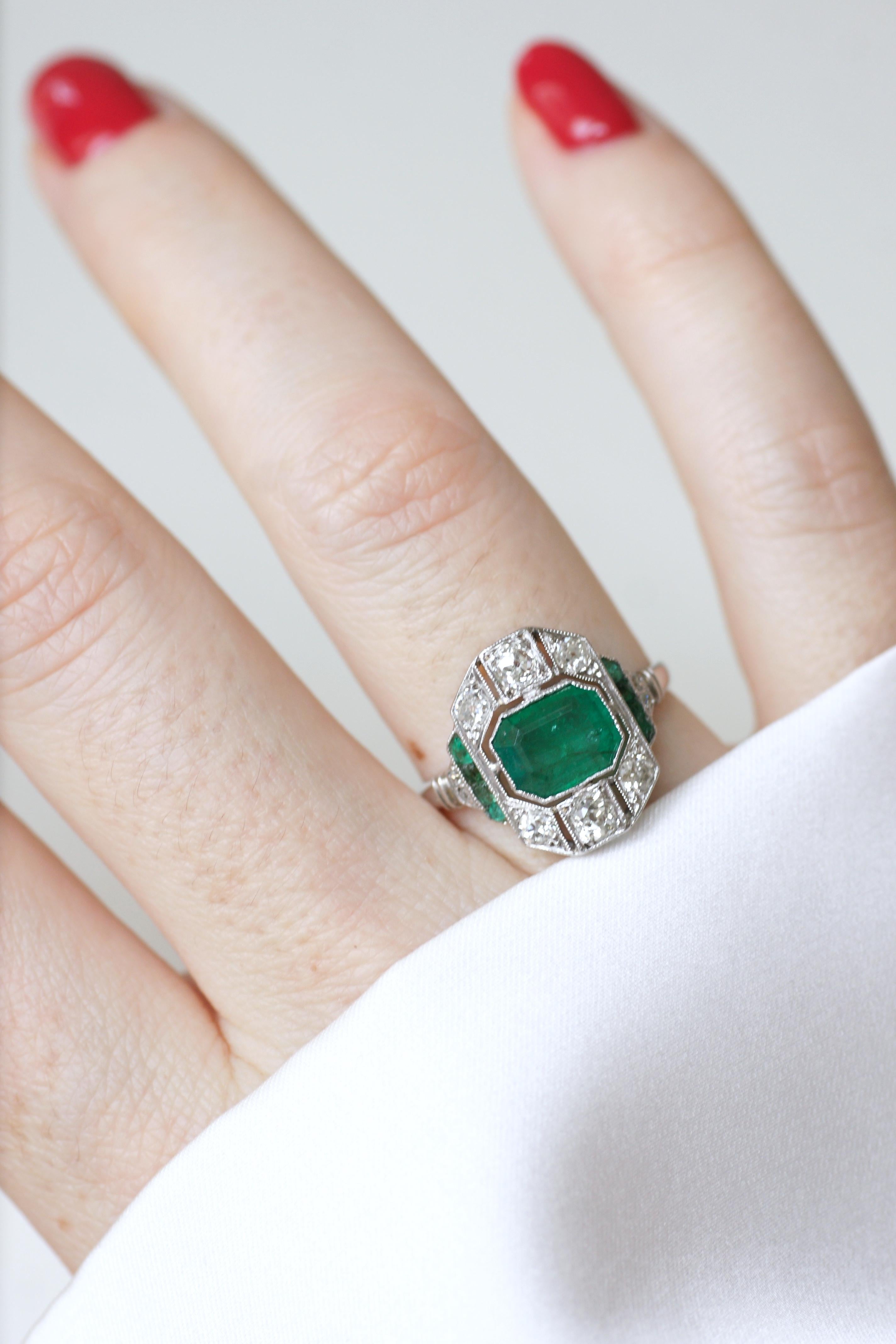 French Art Deco Certified 1, 30 Carat Emerald Ring on White Gold with Diamonds For Sale 1