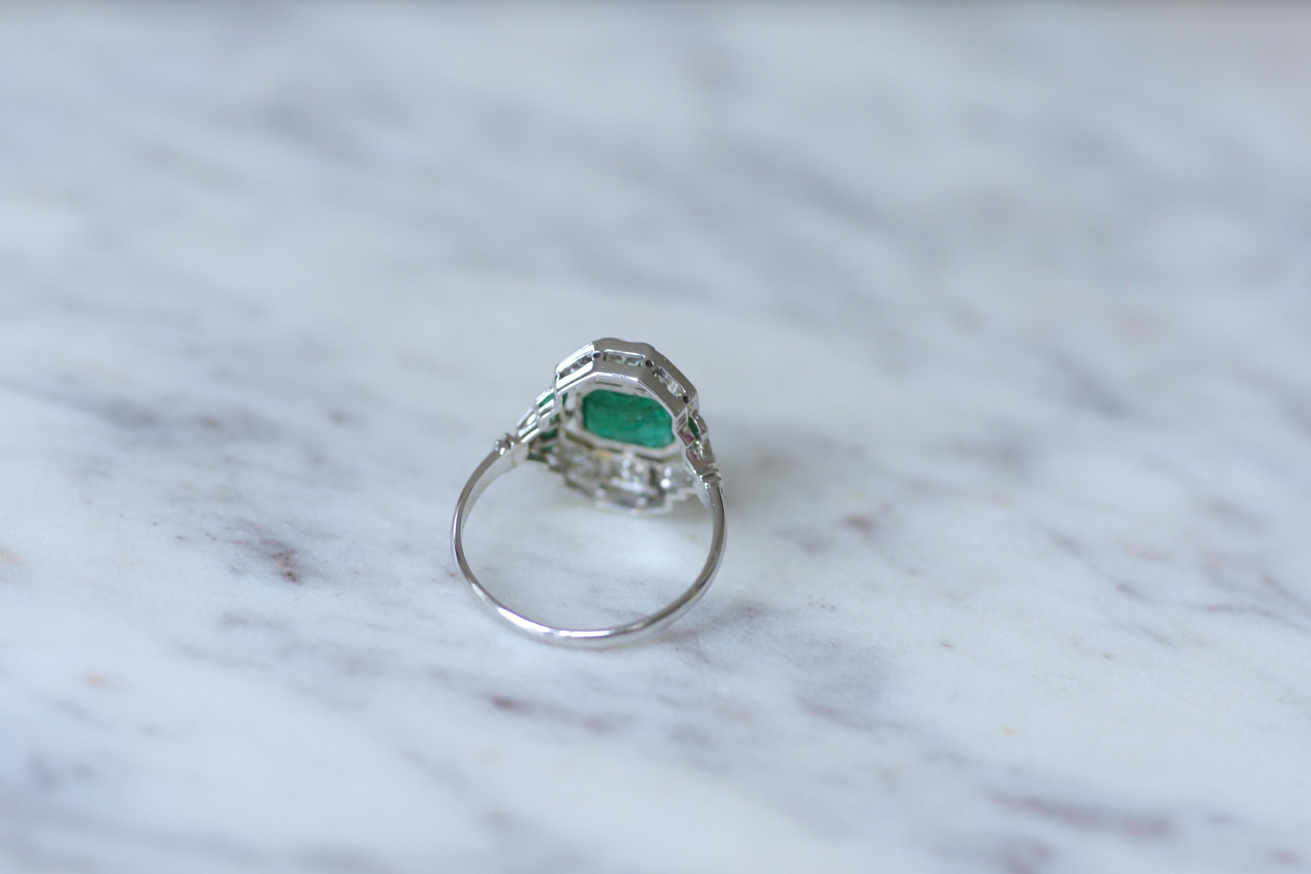 French Art Deco Certified 1, 30 Carat Emerald Ring on White Gold with Diamonds For Sale 2