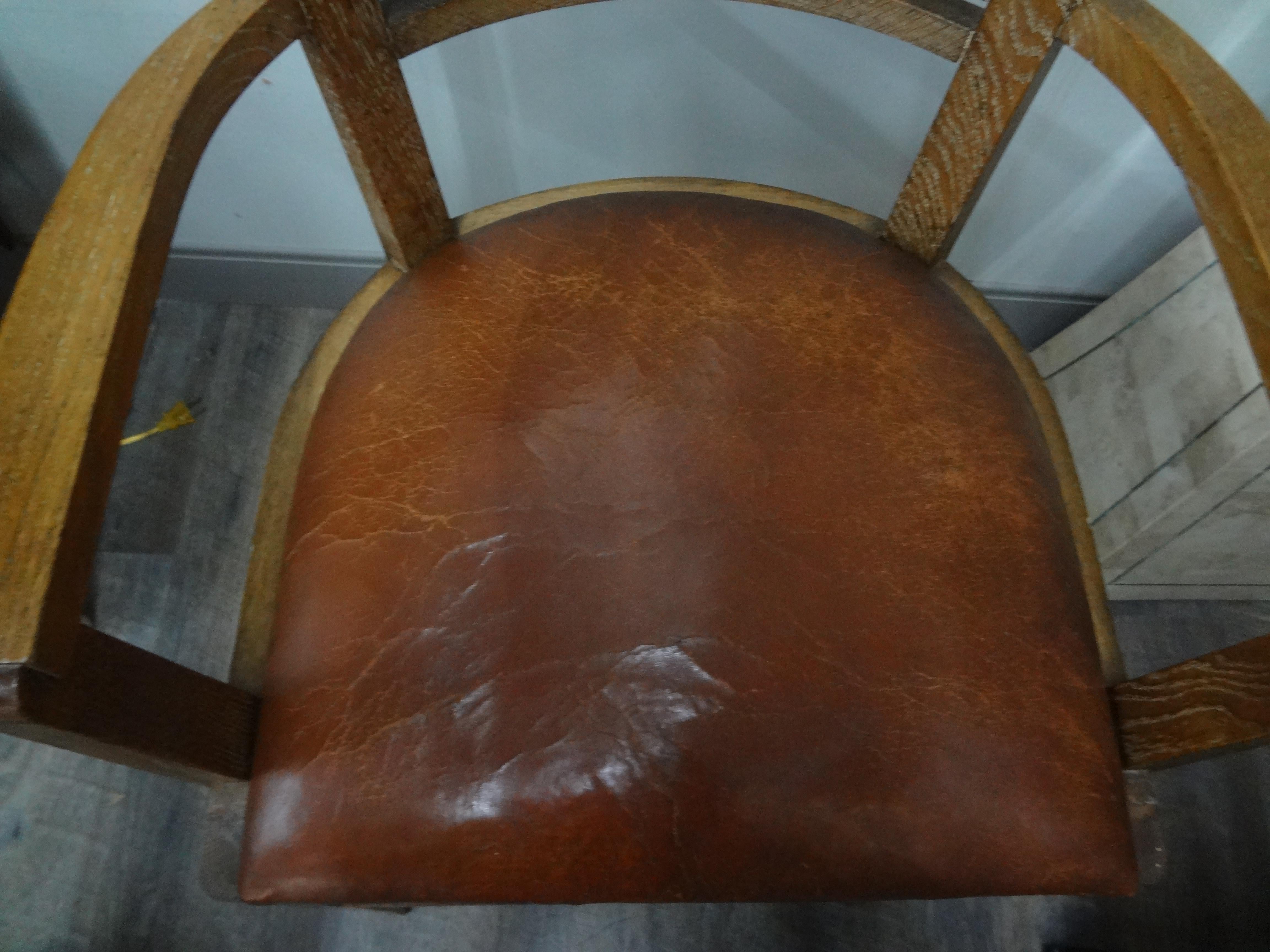 Français Chaise de bureau Art Déco française en chêne cérusé attribuée à Andre Sornay en vente