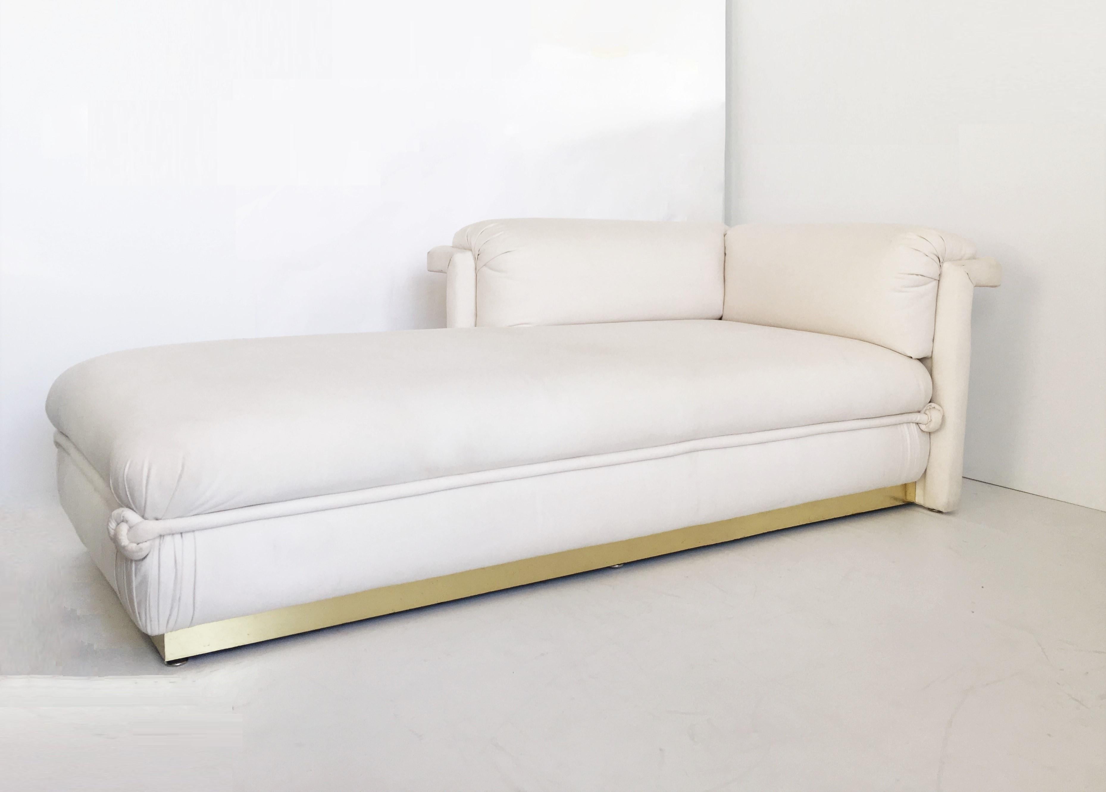 French Art Deco Chaise Longue with Brass Base In Good Condition For Sale In Dallas, TX