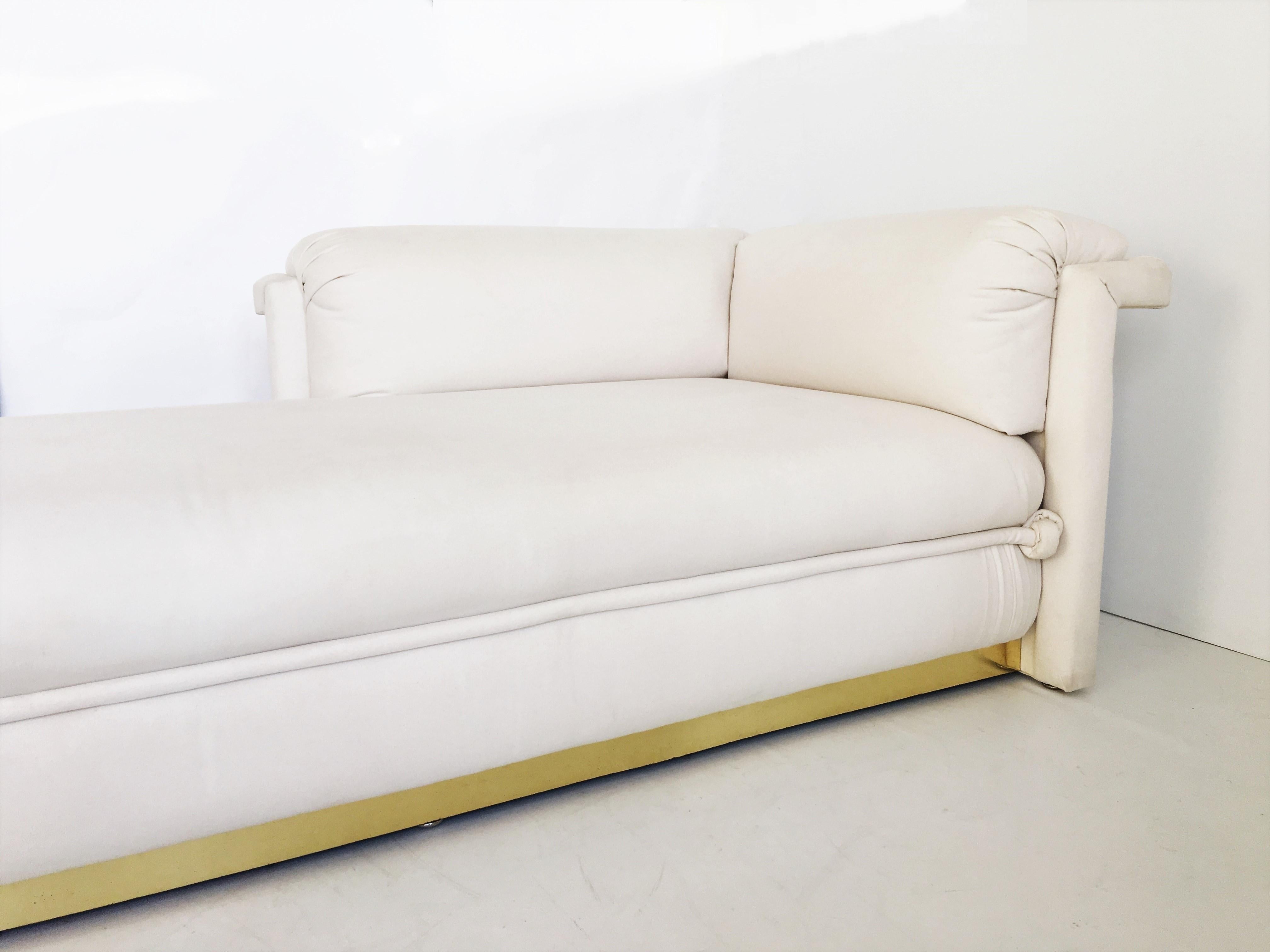 20th Century French Art Deco Chaise Longue with Brass Base For Sale