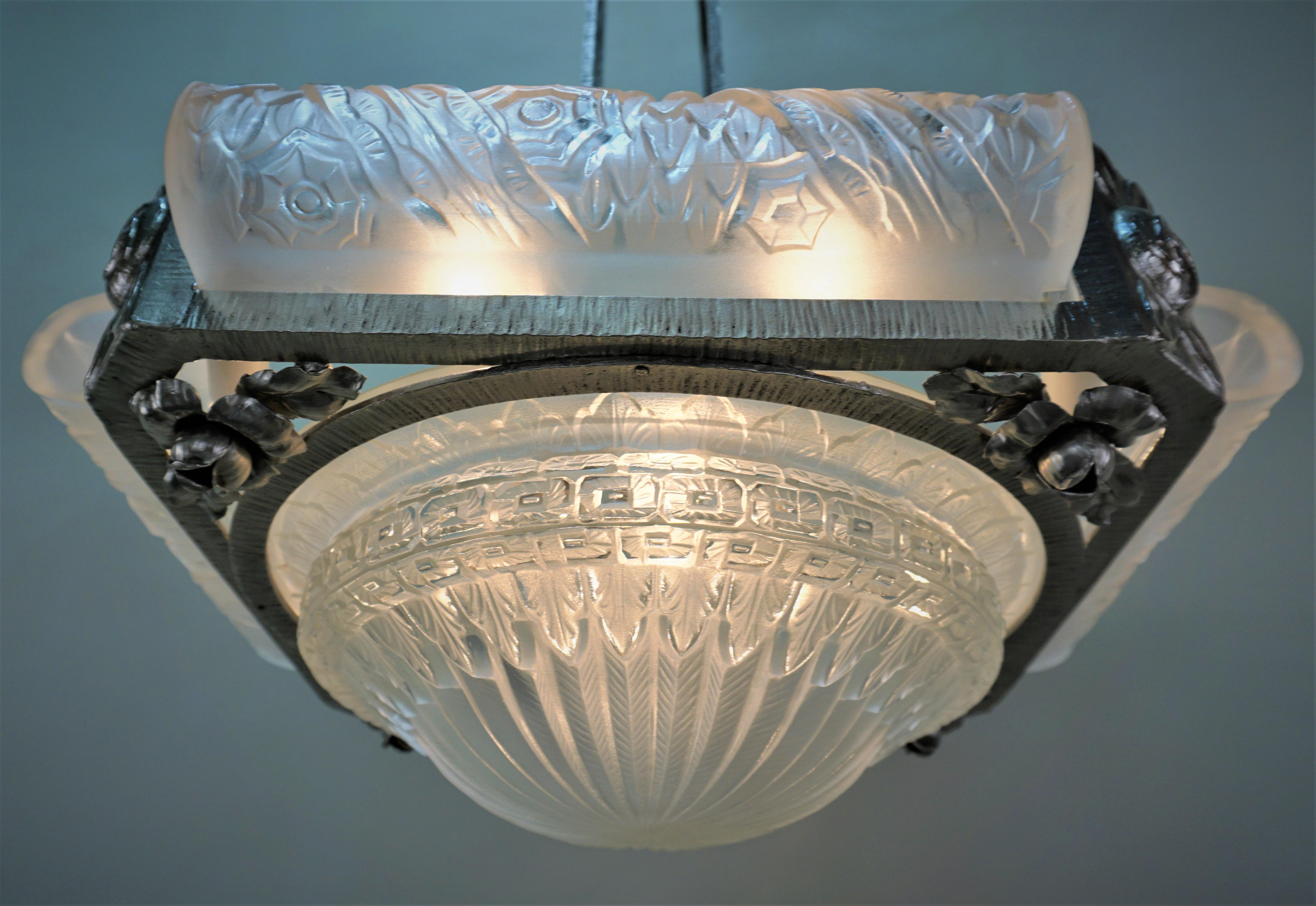 Französischer Art-déco-Kronleuchter von Charles Schneider 7