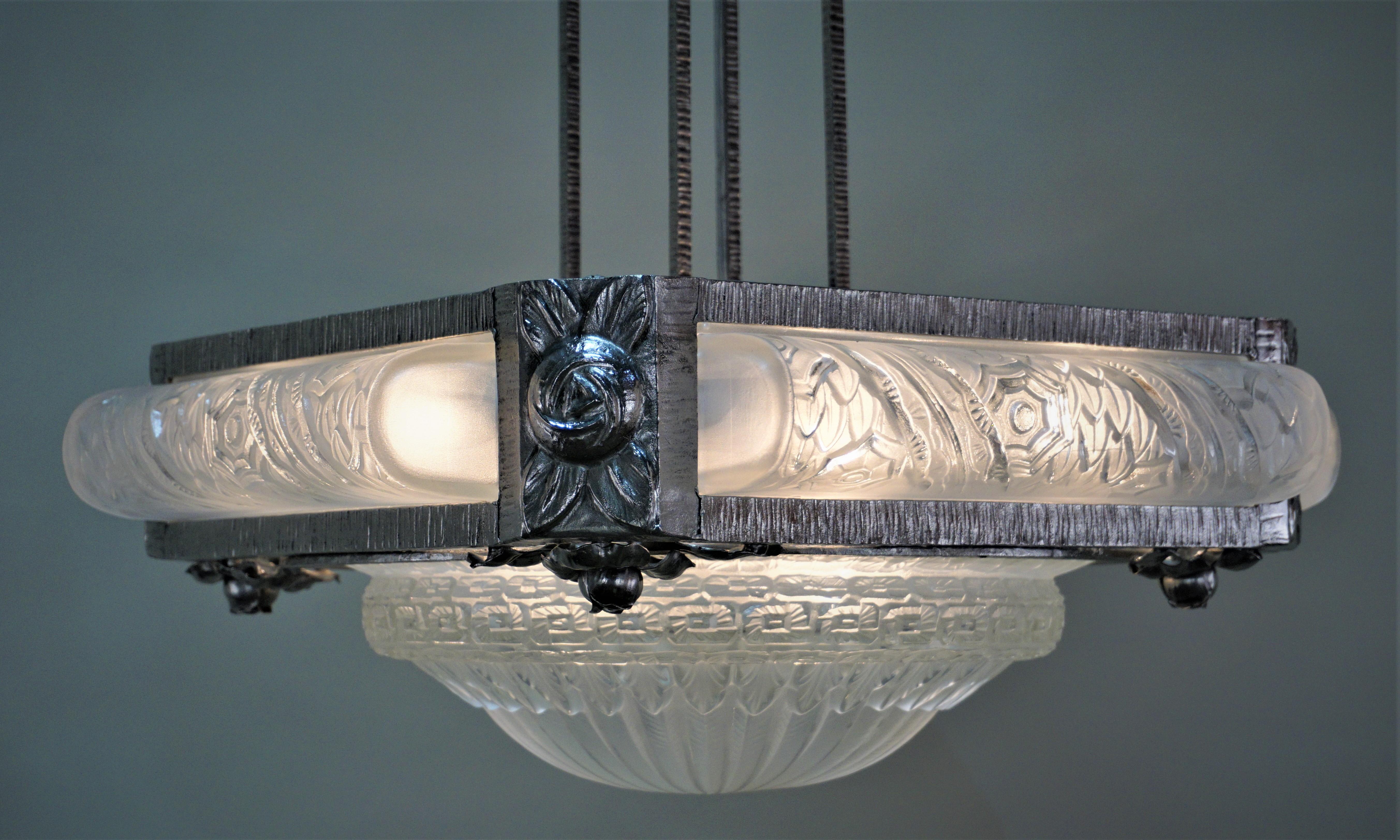 Französischer Art-déco-Kronleuchter von Charles Schneider 10