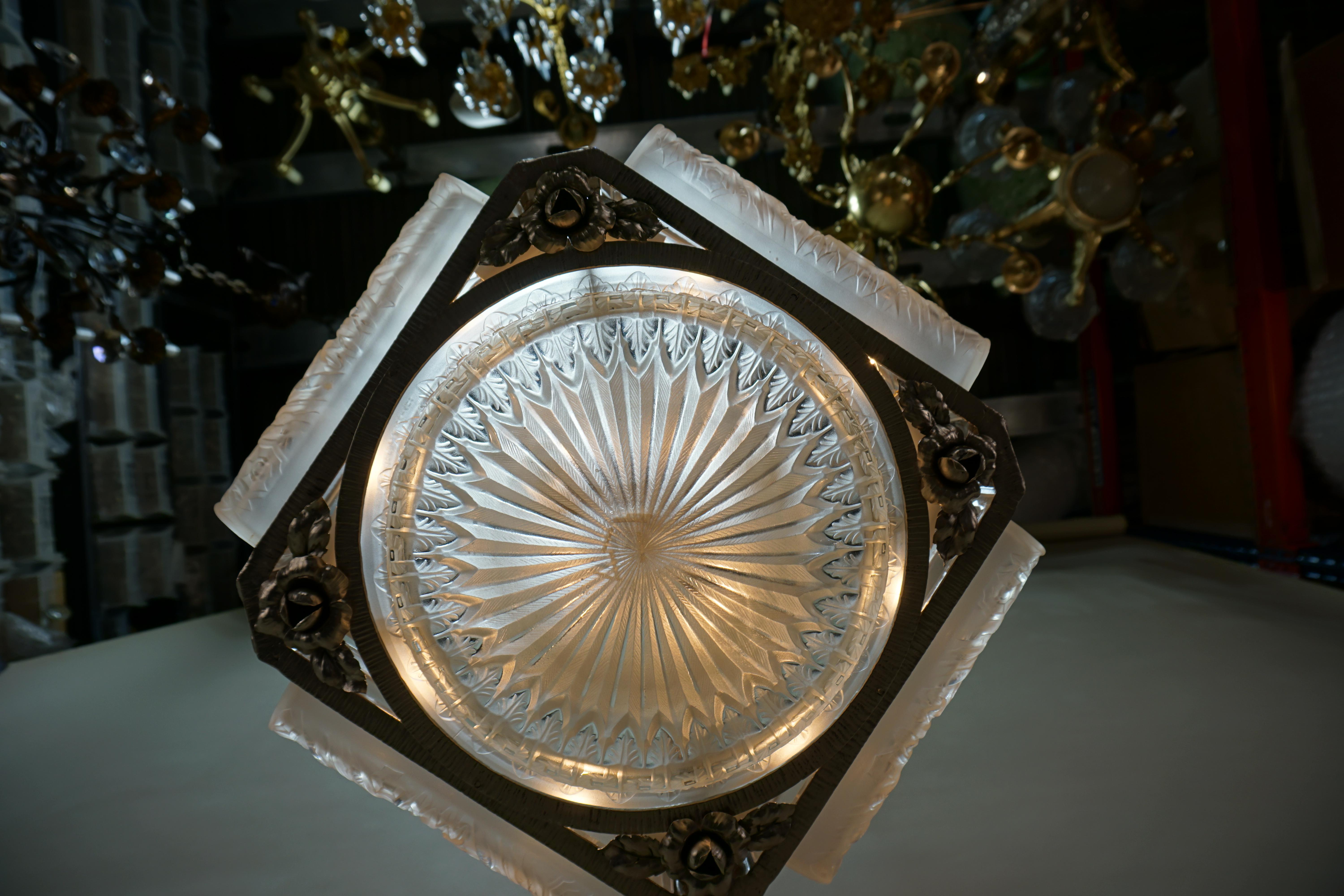 Französischer Art-déco-Kronleuchter von Charles Schneider (Glas)