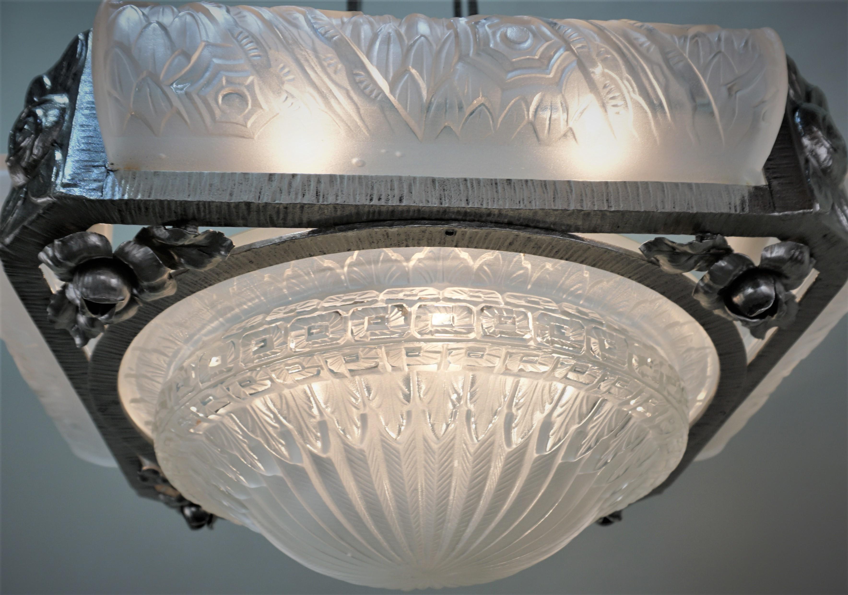 Französischer Art-déco-Kronleuchter von Charles Schneider 2
