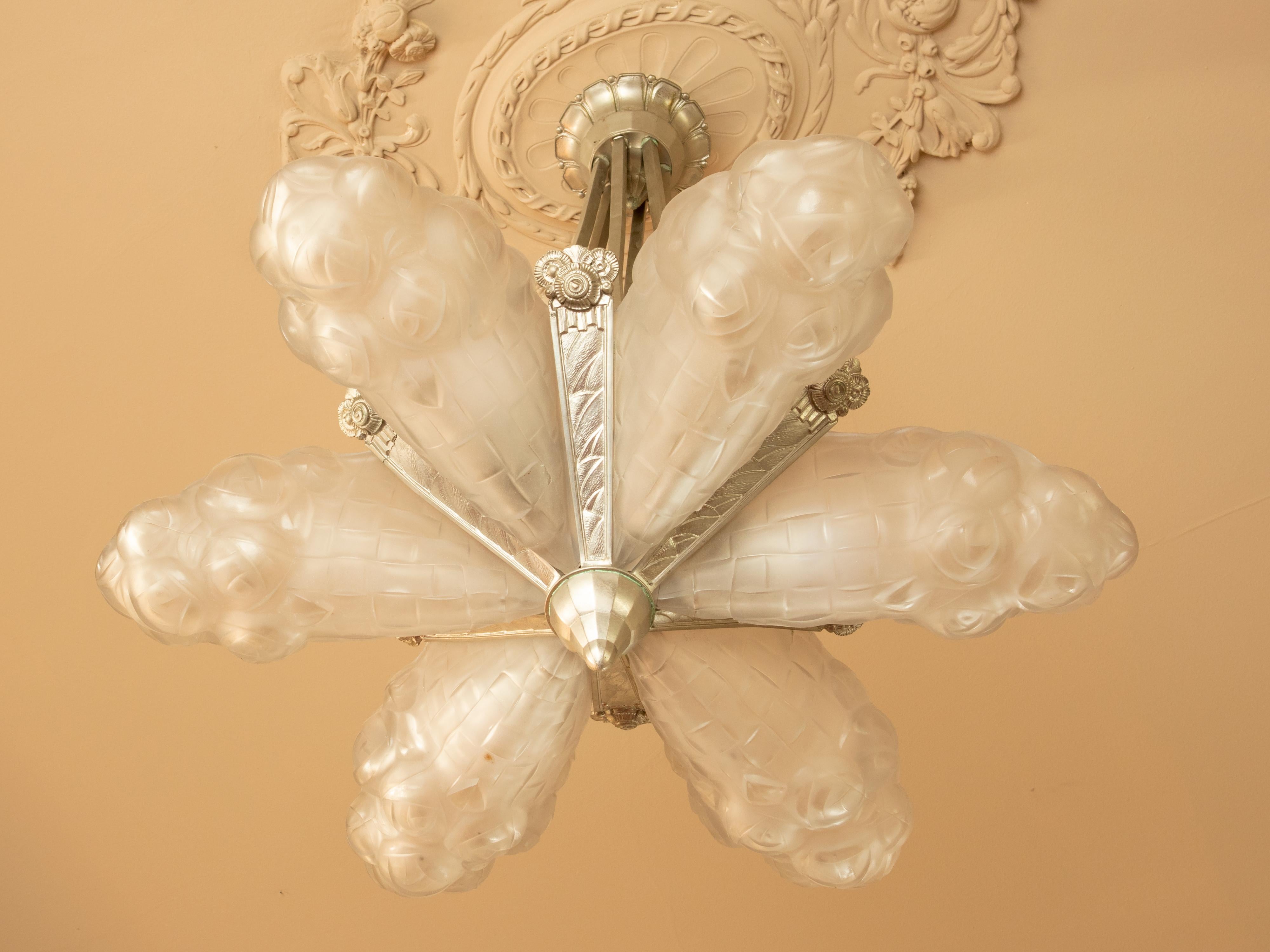 French Art Deco Chandelier by Degué, Frosted Glass, 1920s im Angebot 5