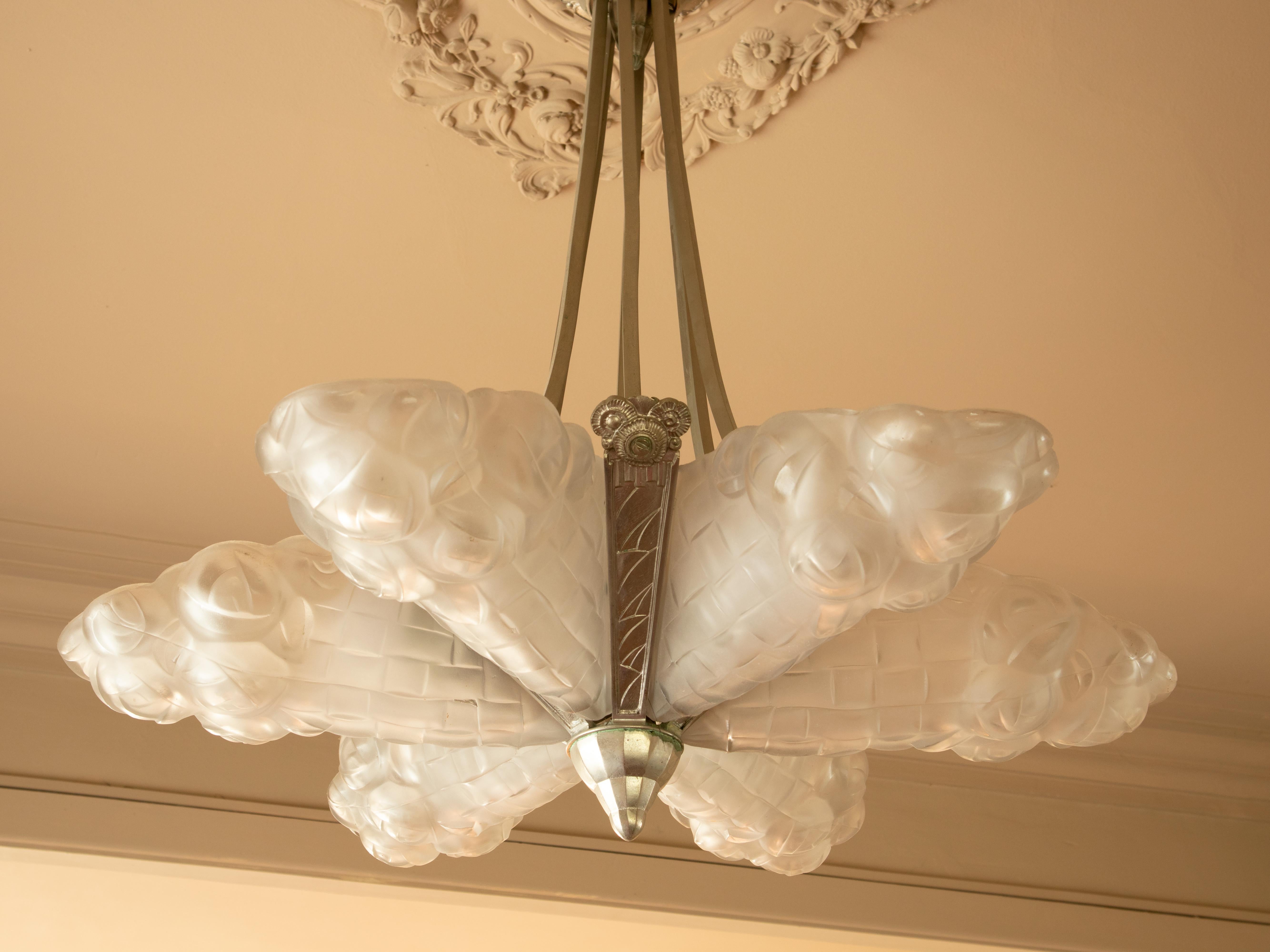 French Art Deco Chandelier by Degué, Frosted Glass, 1920s im Angebot 2
