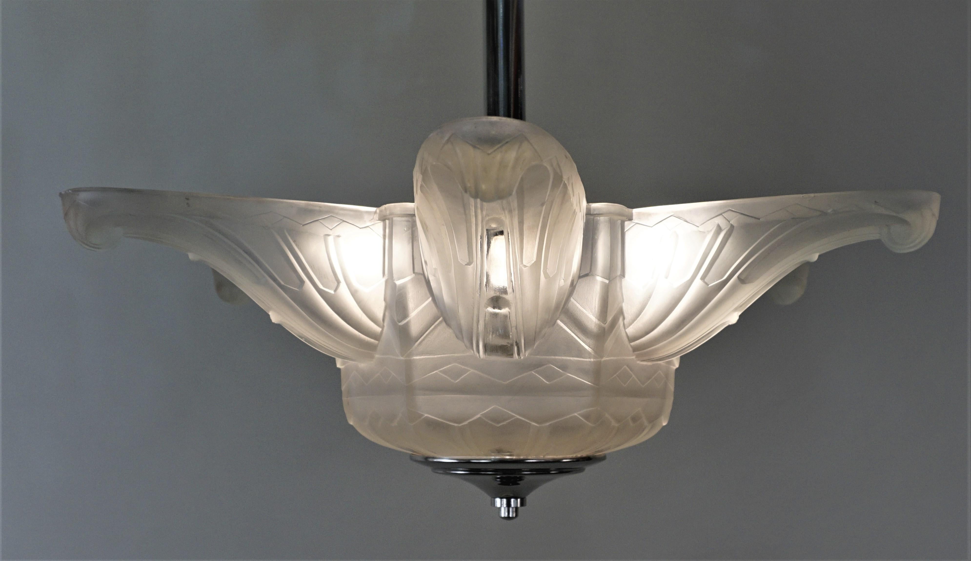 An elegant French Art Deco chandelier by Verrerie des Hanots. Total of six-light with nickel on bronze canopy and hardware.
If you desire shorter height we will be glad to adjust the rod for you.