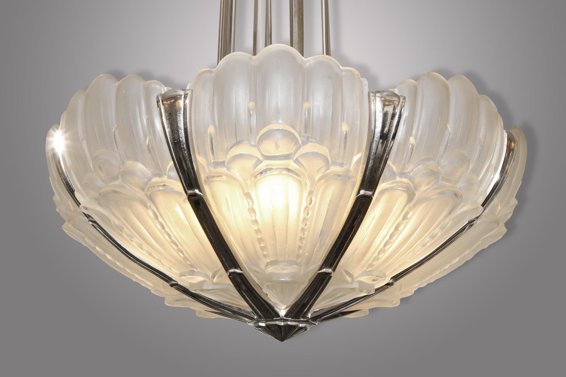 Francese Lampadario Art Deco francese di Des Hanots in vendita