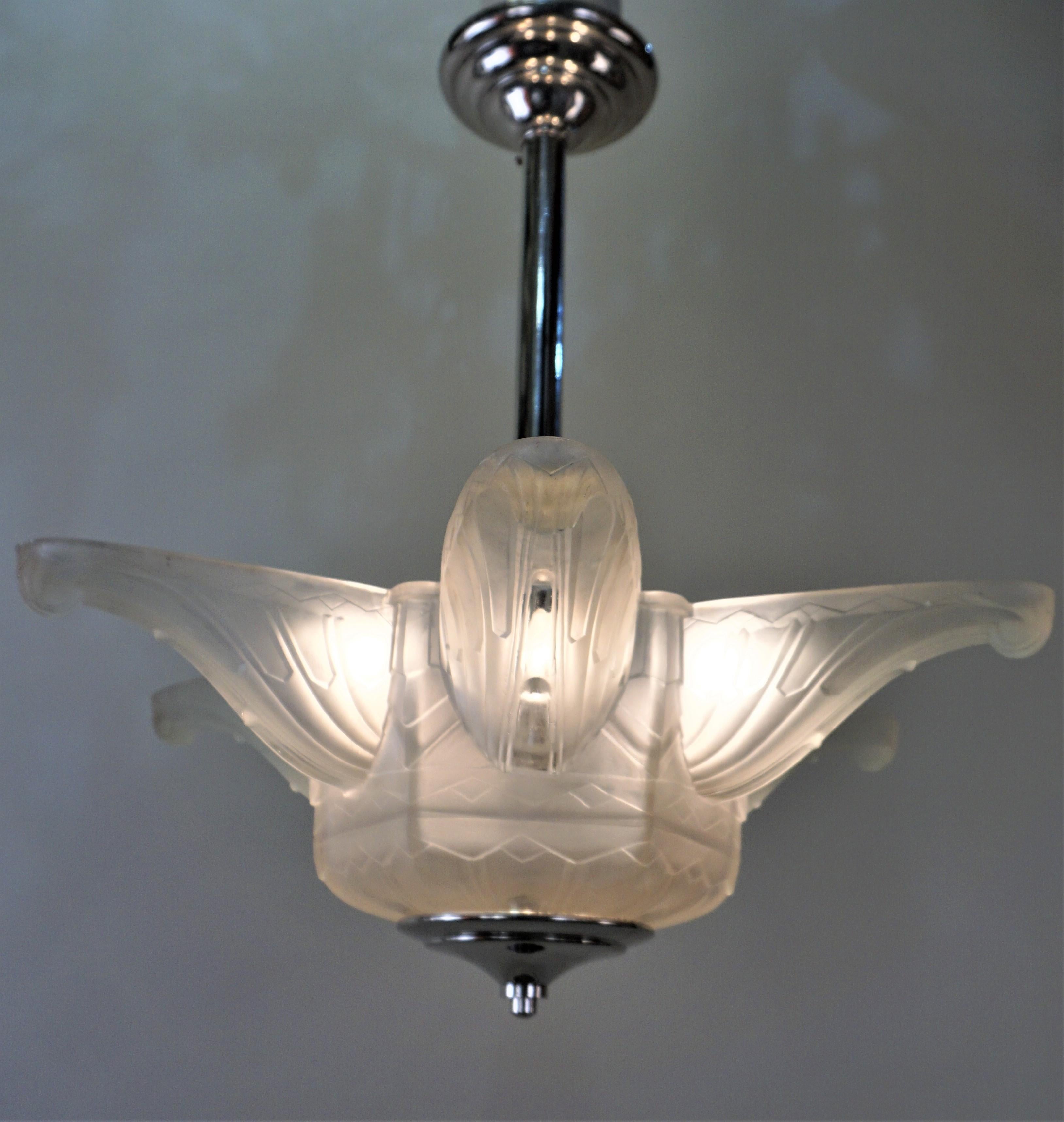 French Art Deco Chandelier by Des Hanots In Good Condition In Fairfax, VA