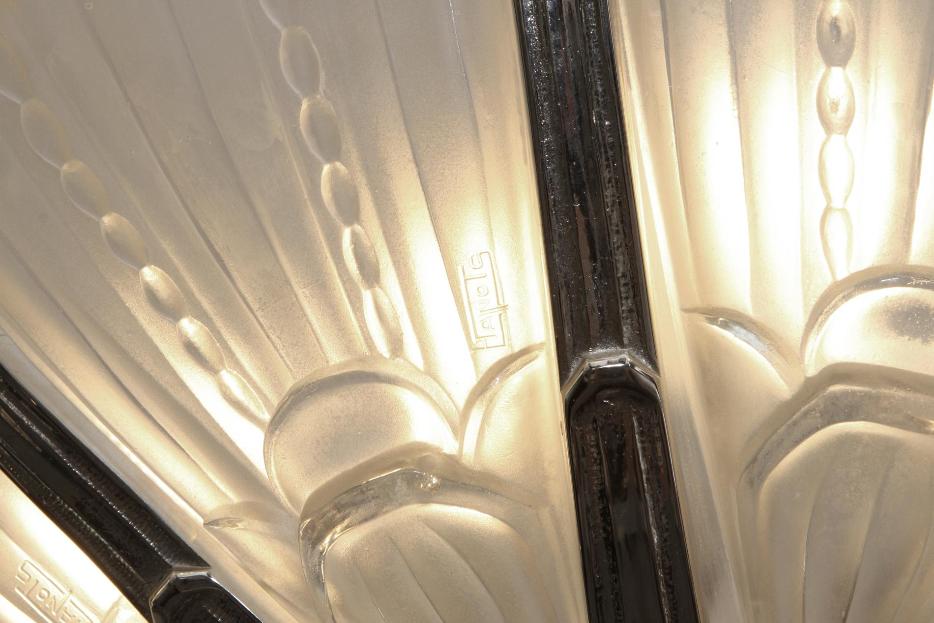 Bronzo Lampadario Art Deco francese di Des Hanots in vendita