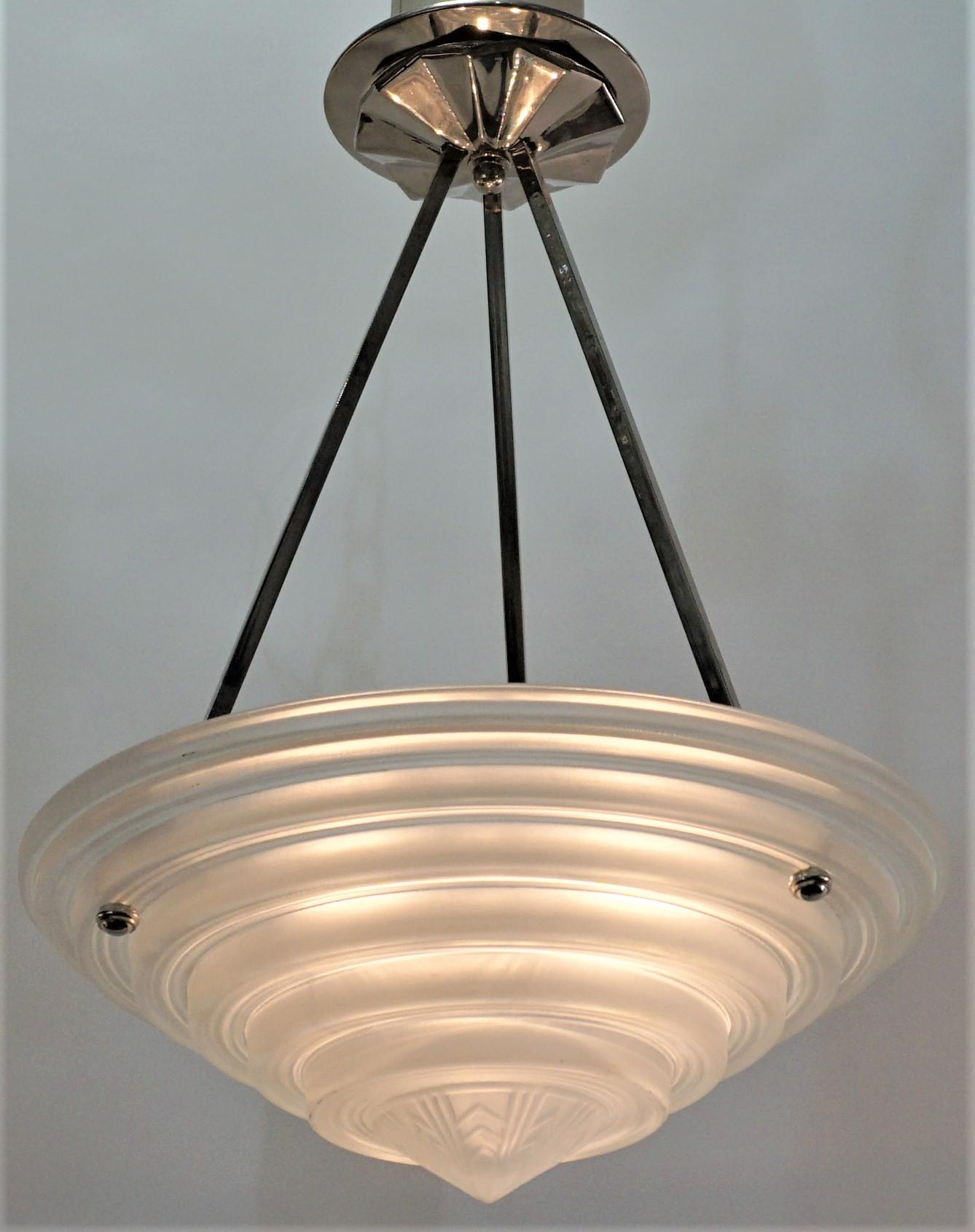 Mid-20th Century French Art Deco Chandelier by G. Leleu