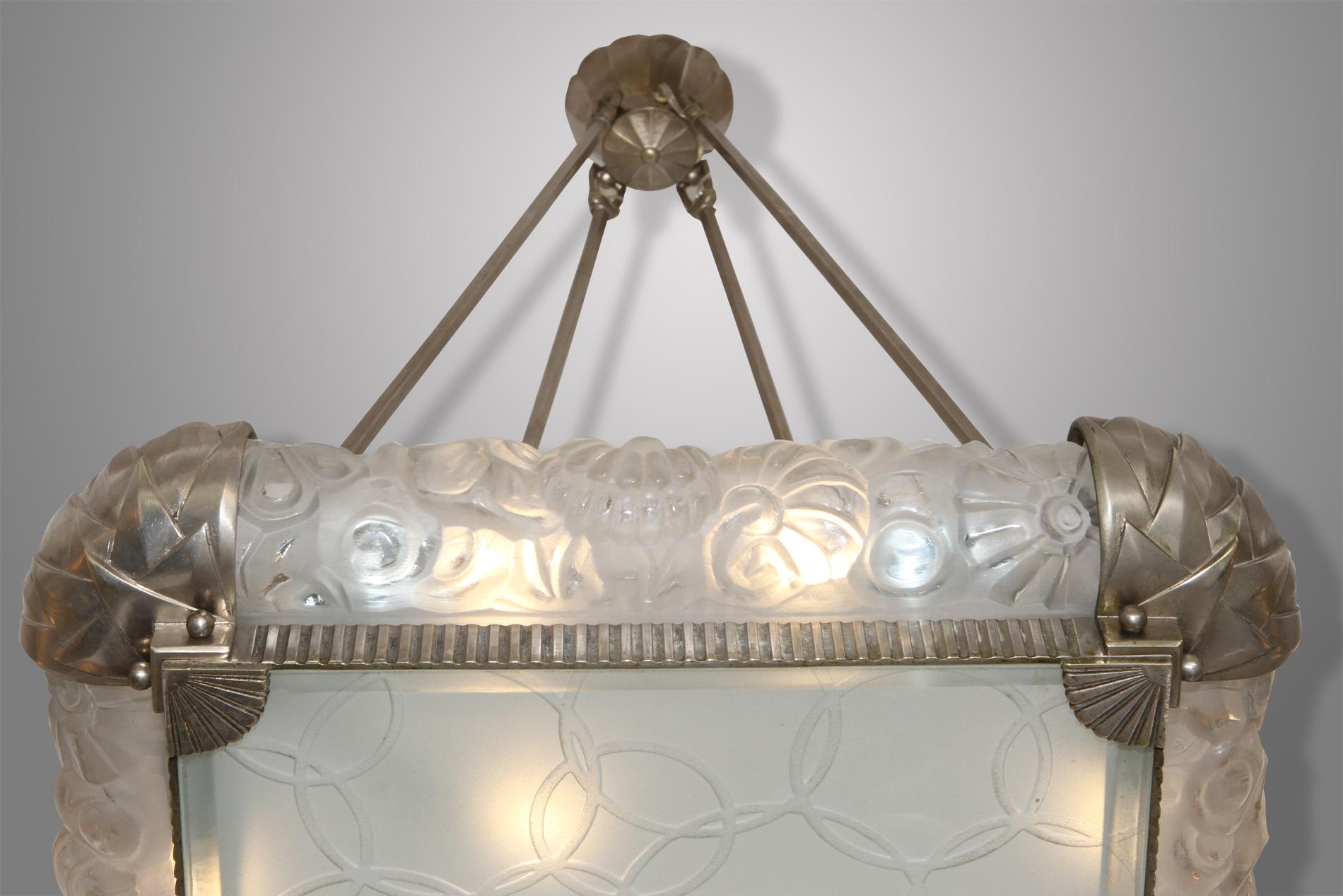French Art deco chandelier by Genet & Michon  In Excellent Condition For Sale In SAINT-OUEN-SUR-SEINE, FR