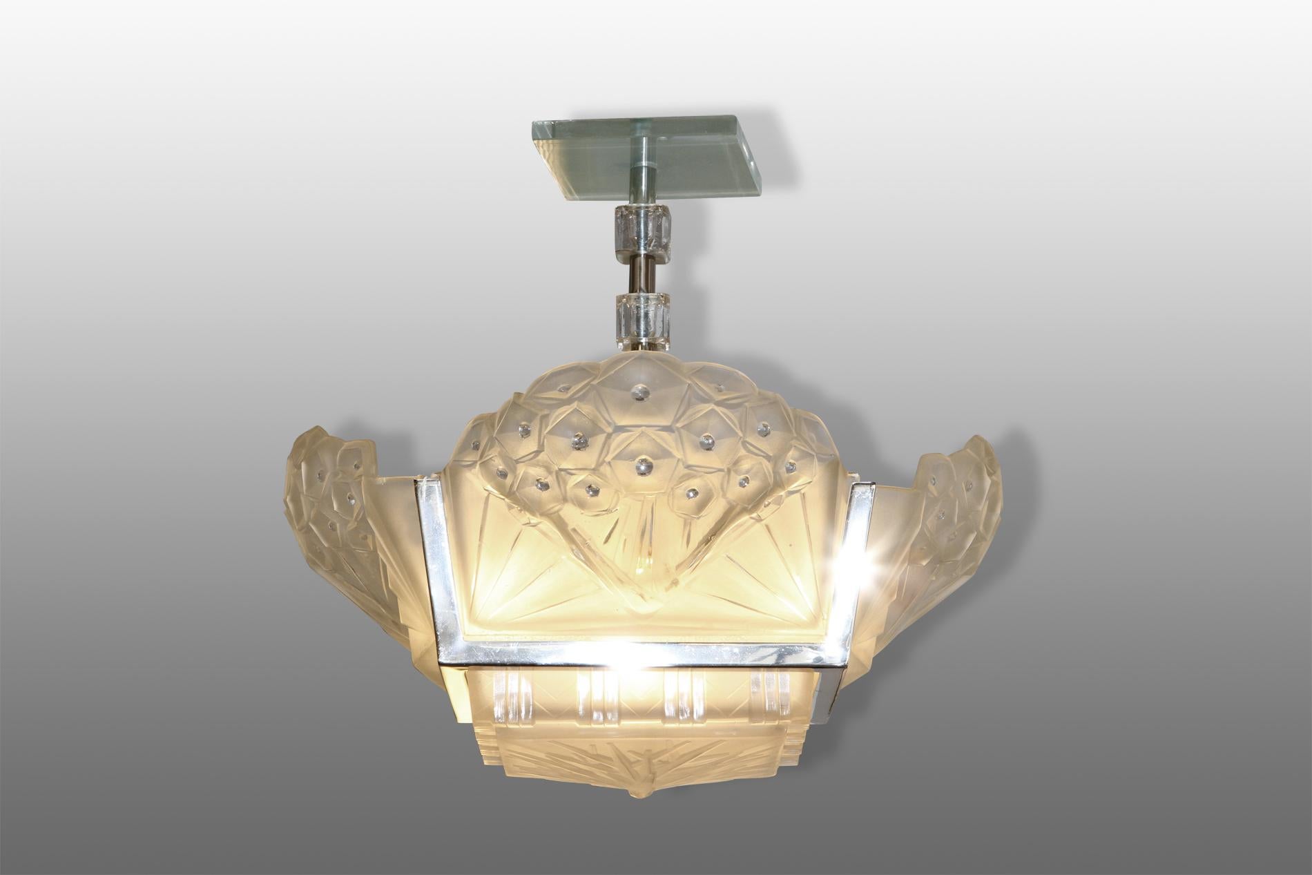 French Art Deco ceiling light by Muller Frères Luneville original from 1930 in all glass and nickeled bronze. The specificity of it is the design of the structure and the glass that open like a flower. Sculptural and really elegant in every space. 